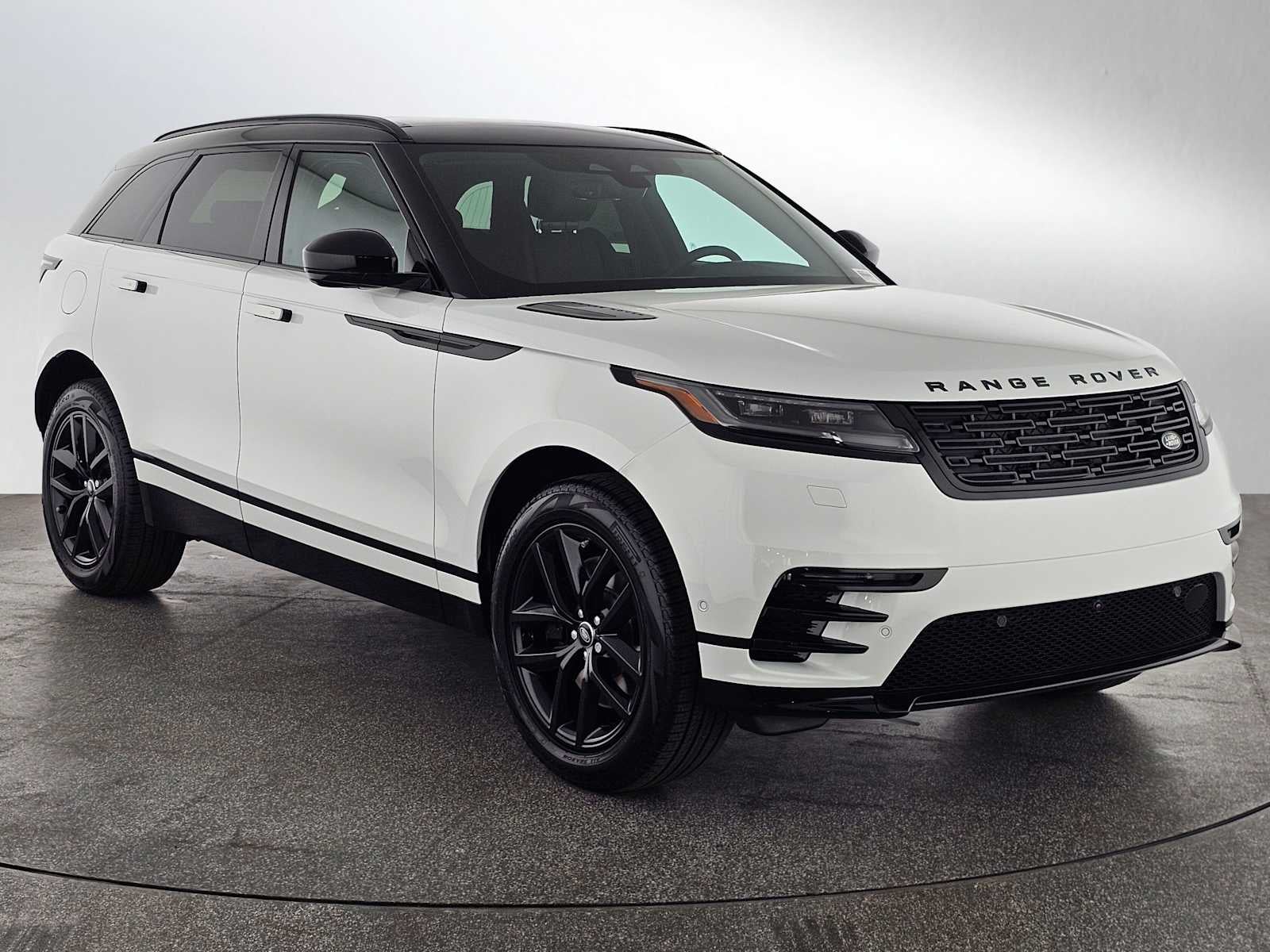 2026 Land Rover Range Rover Velar Dynamic SE
