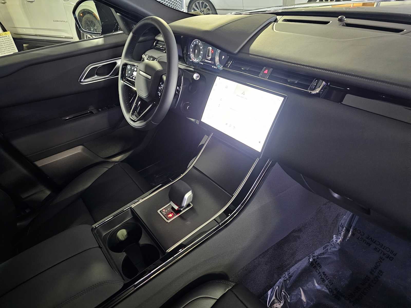 2026 Land Rover Range Rover Velar Dynamic SE