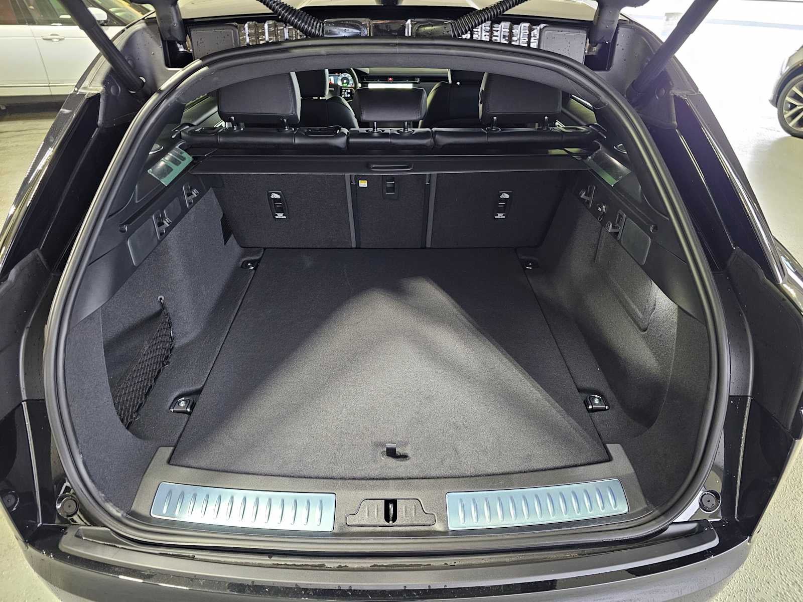 2026 Land Rover Range Rover Velar Dynamic SE