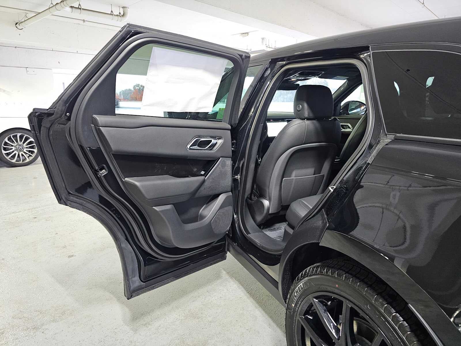 2026 Land Rover Range Rover Velar Dynamic SE