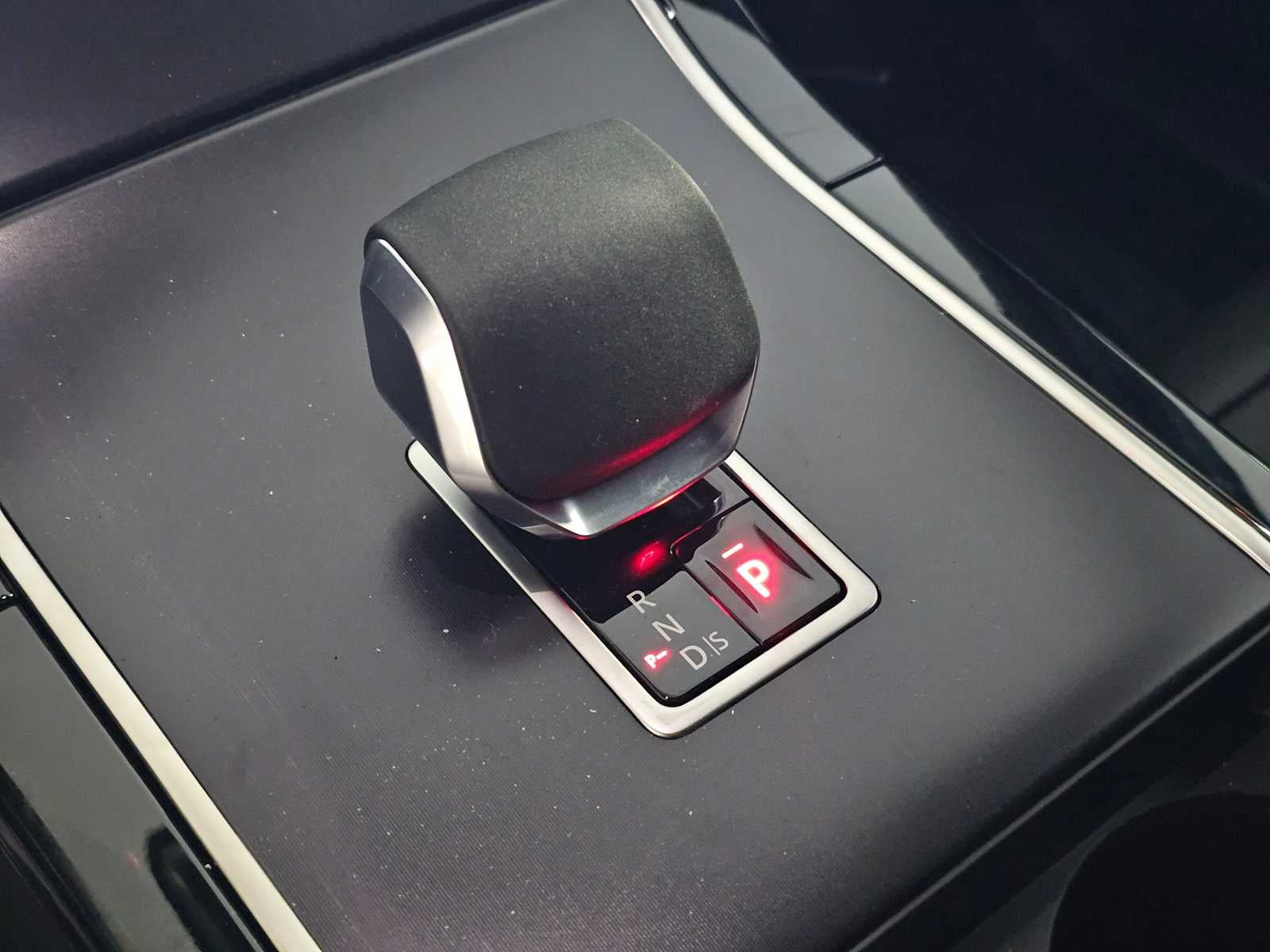 2026 Land Rover Range Rover Velar Dynamic SE