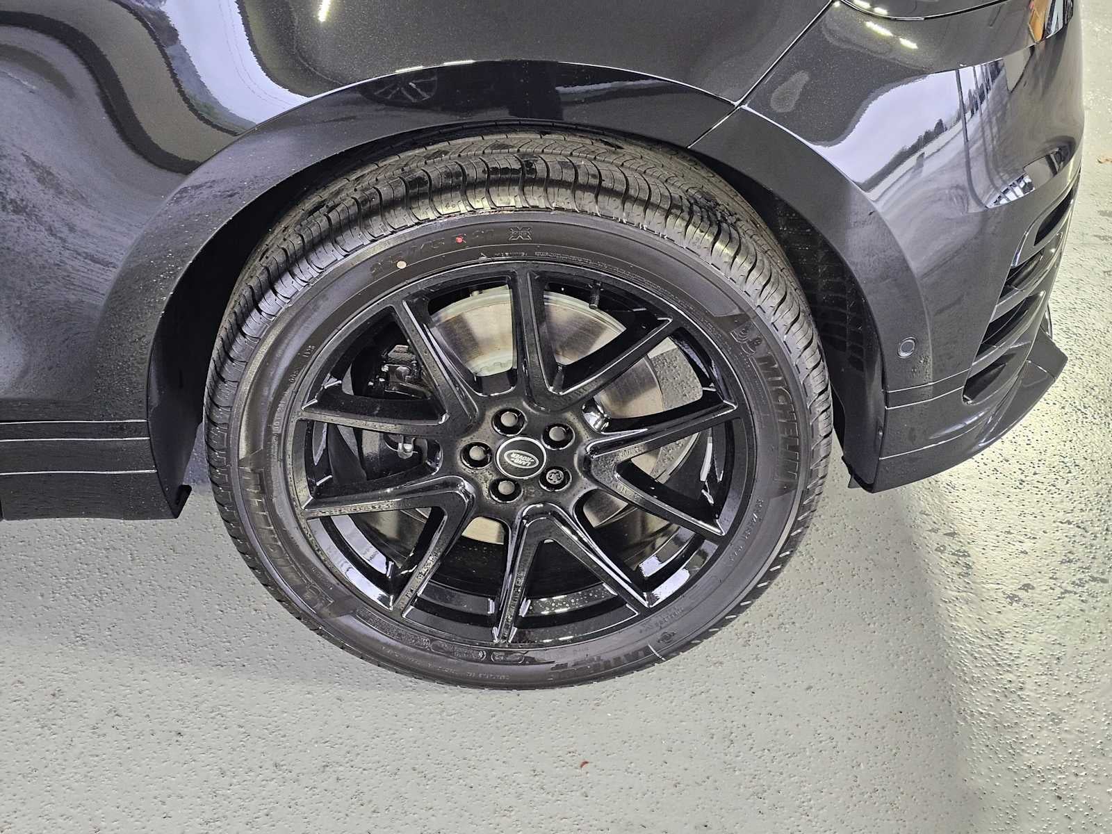 2026 Land Rover Range Rover Velar Dynamic SE
