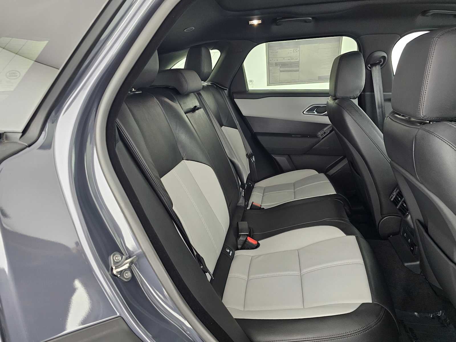2026 Land Rover Range Rover Velar Dynamic SE