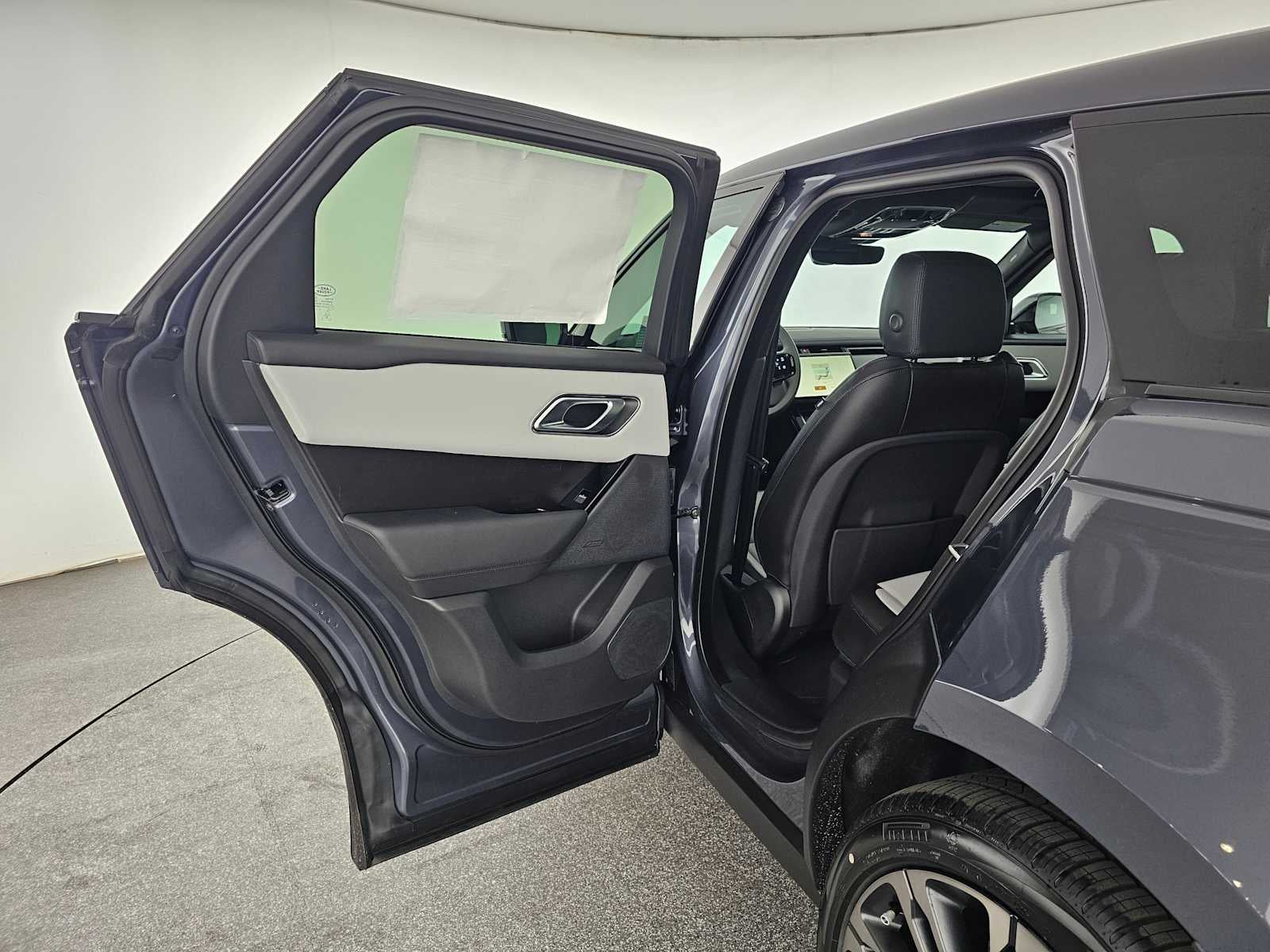 2026 Land Rover Range Rover Velar Dynamic SE