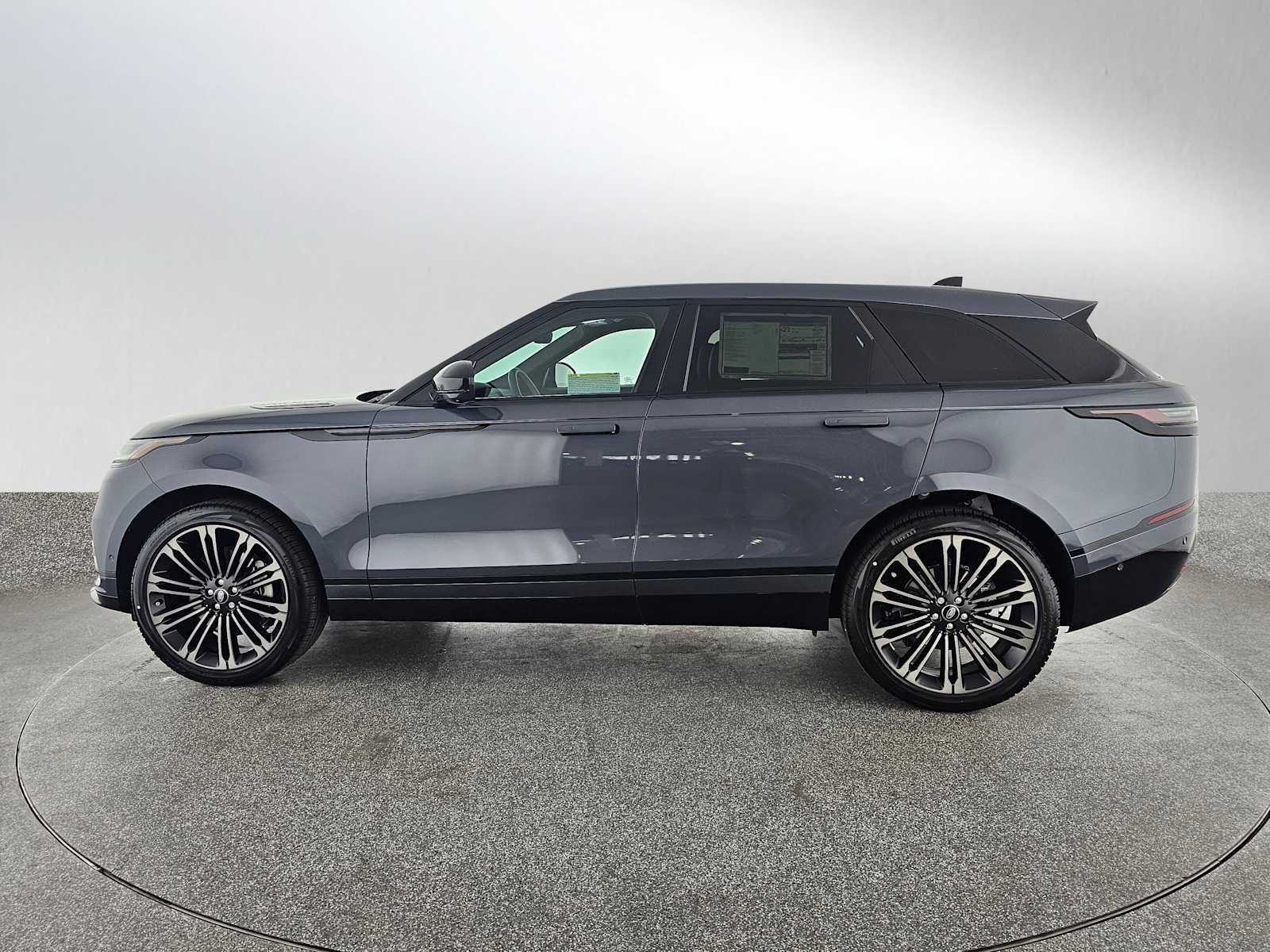 2026 Land Rover Range Rover Velar Dynamic SE