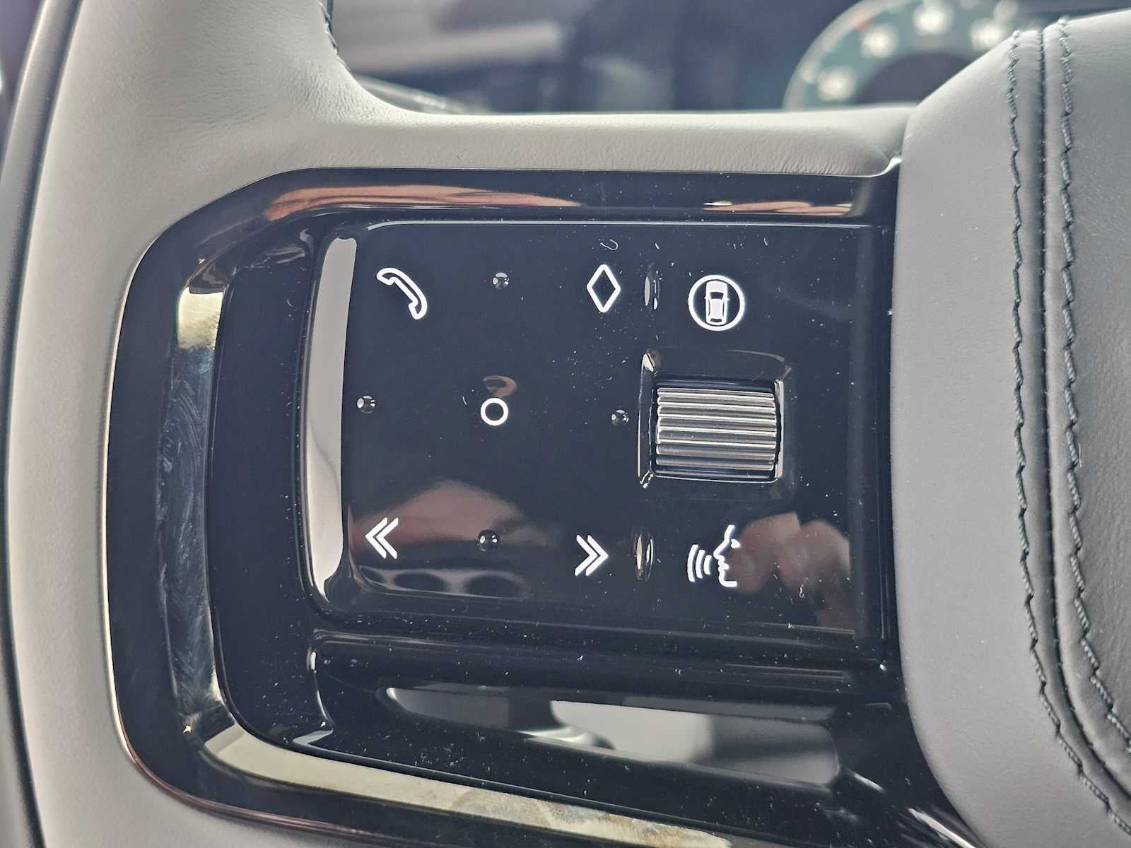 2026 Land Rover Range Rover Velar Dynamic SE
