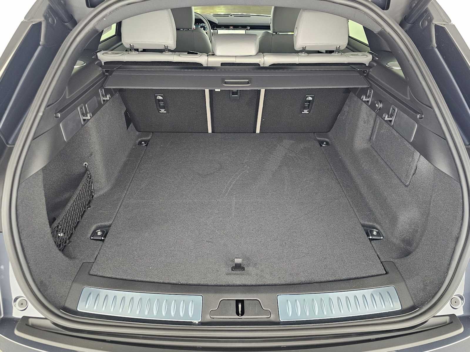 2026 Land Rover Range Rover Velar Dynamic SE