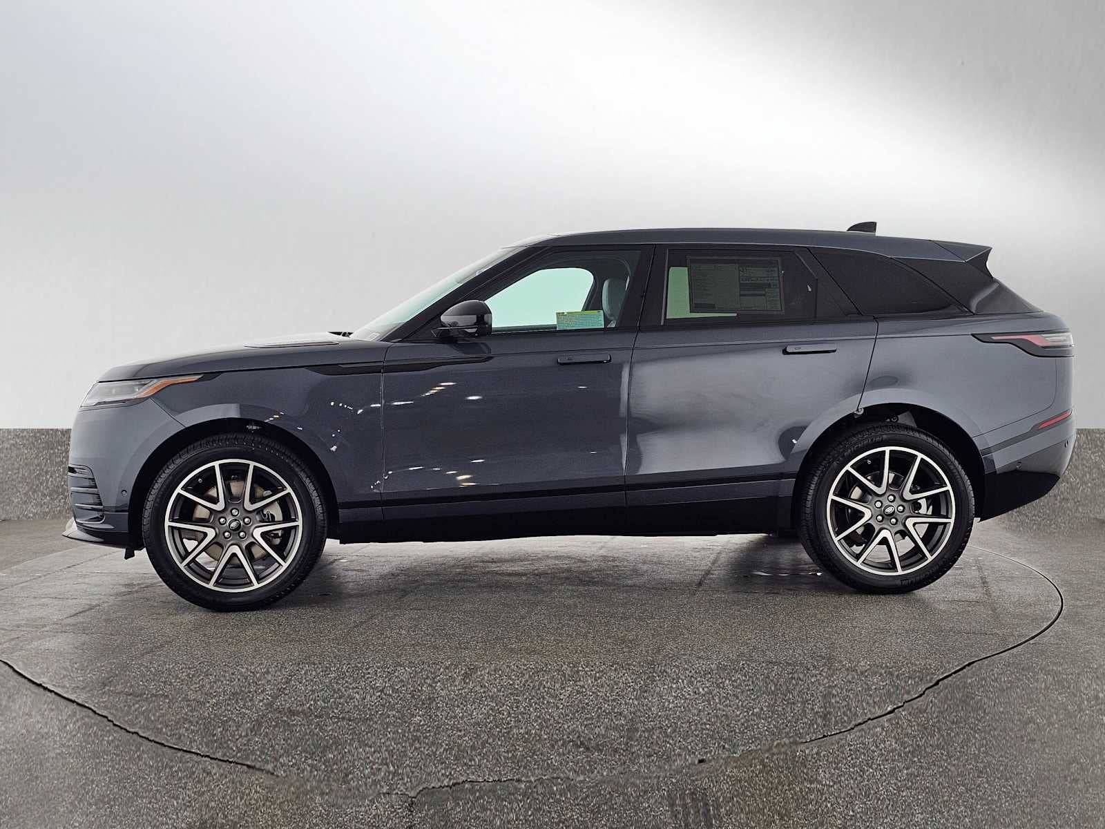 2026 Land Rover Range Rover Velar Dynamic SE