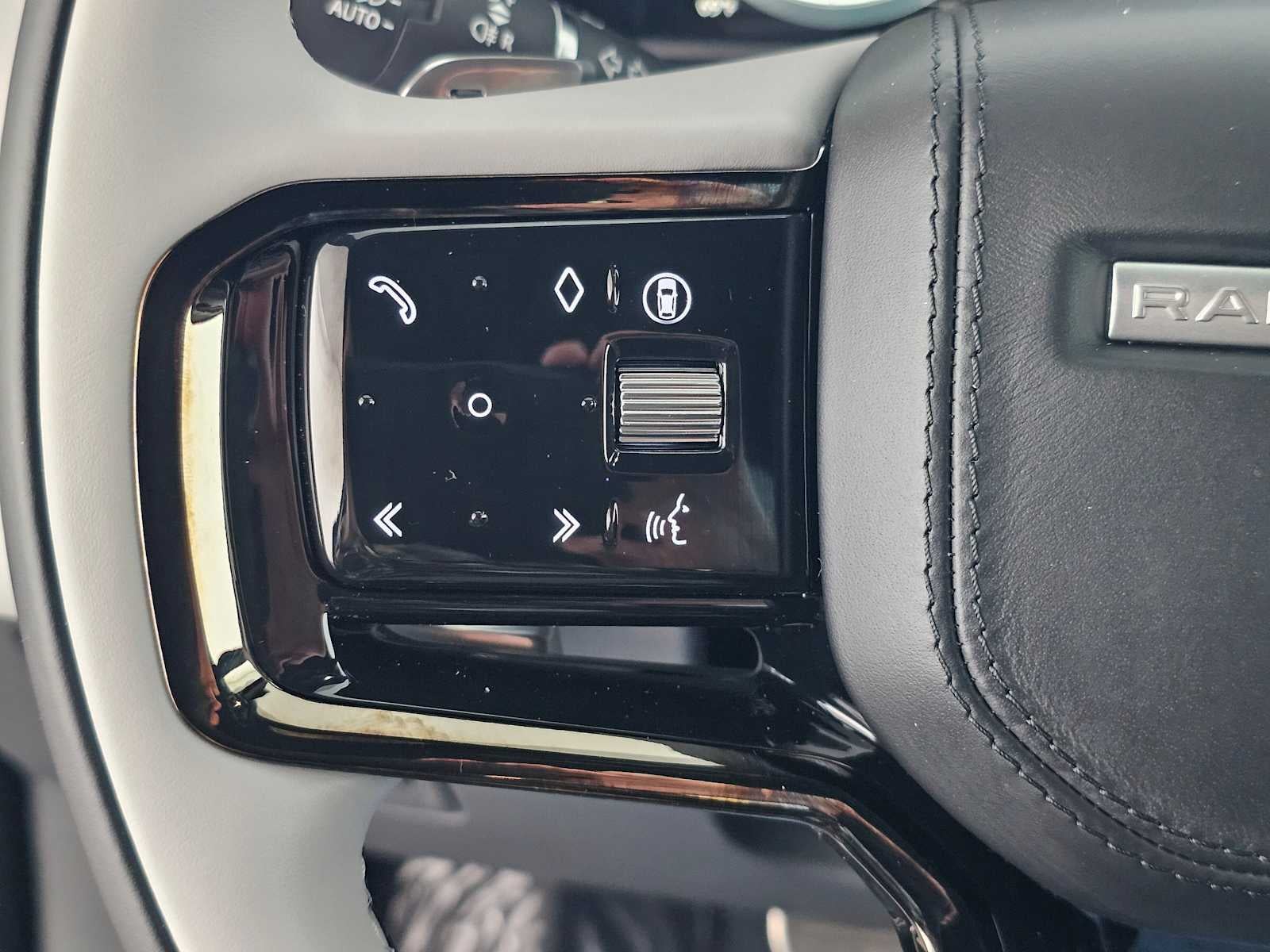 2026 Land Rover Range Rover Velar Dynamic SE
