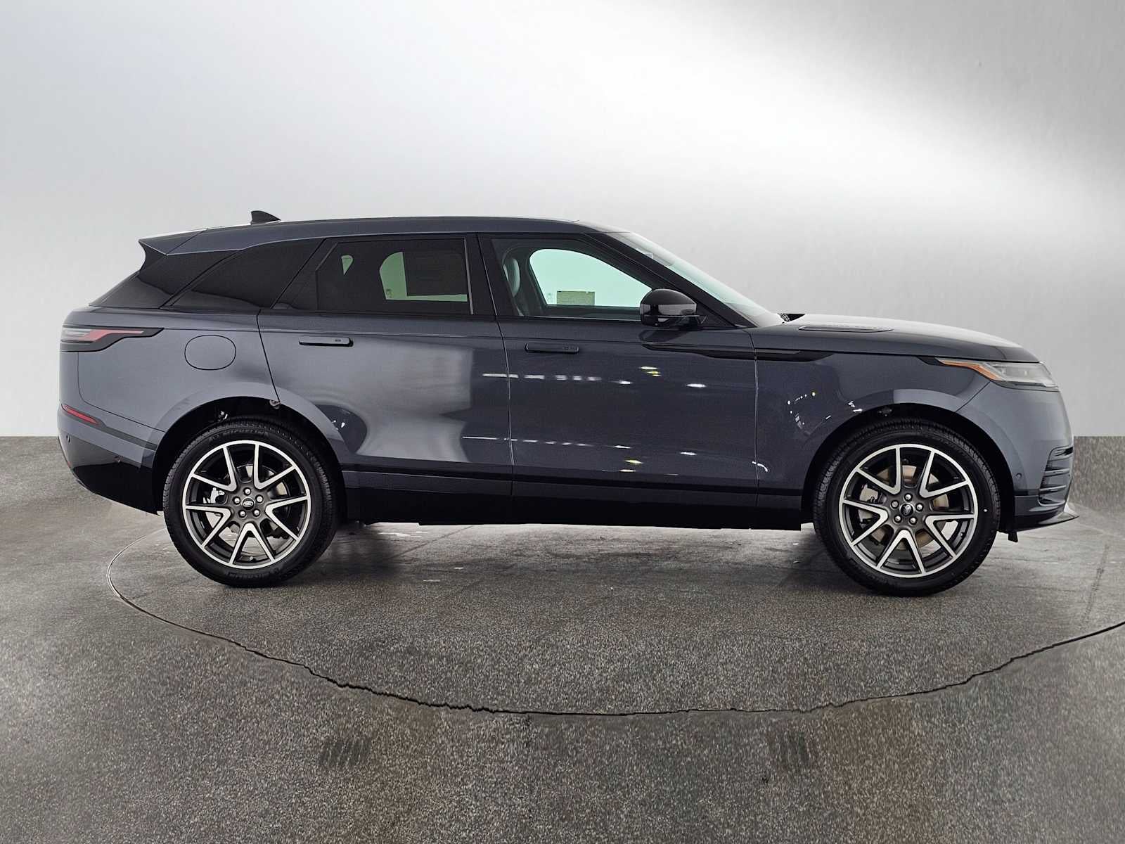 2026 Land Rover Range Rover Velar Dynamic SE