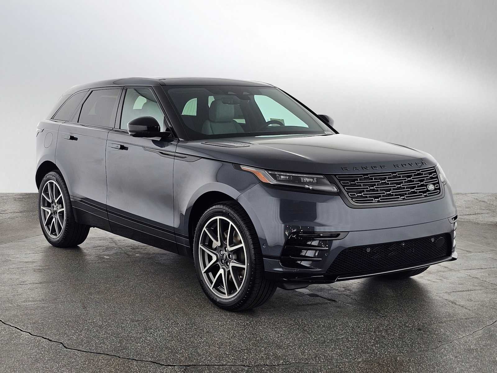 2026 Land Rover Range Rover Velar Dynamic SE
