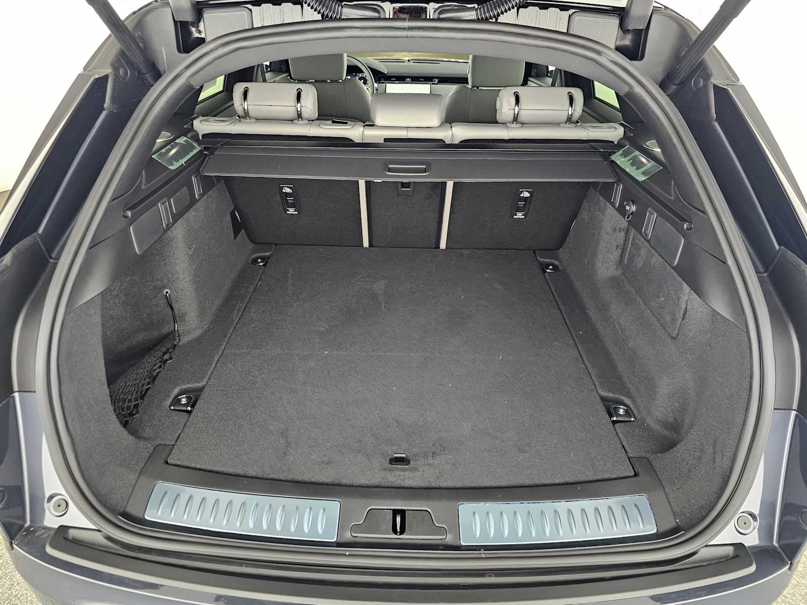 2026 Land Rover Range Rover Velar Dynamic SE