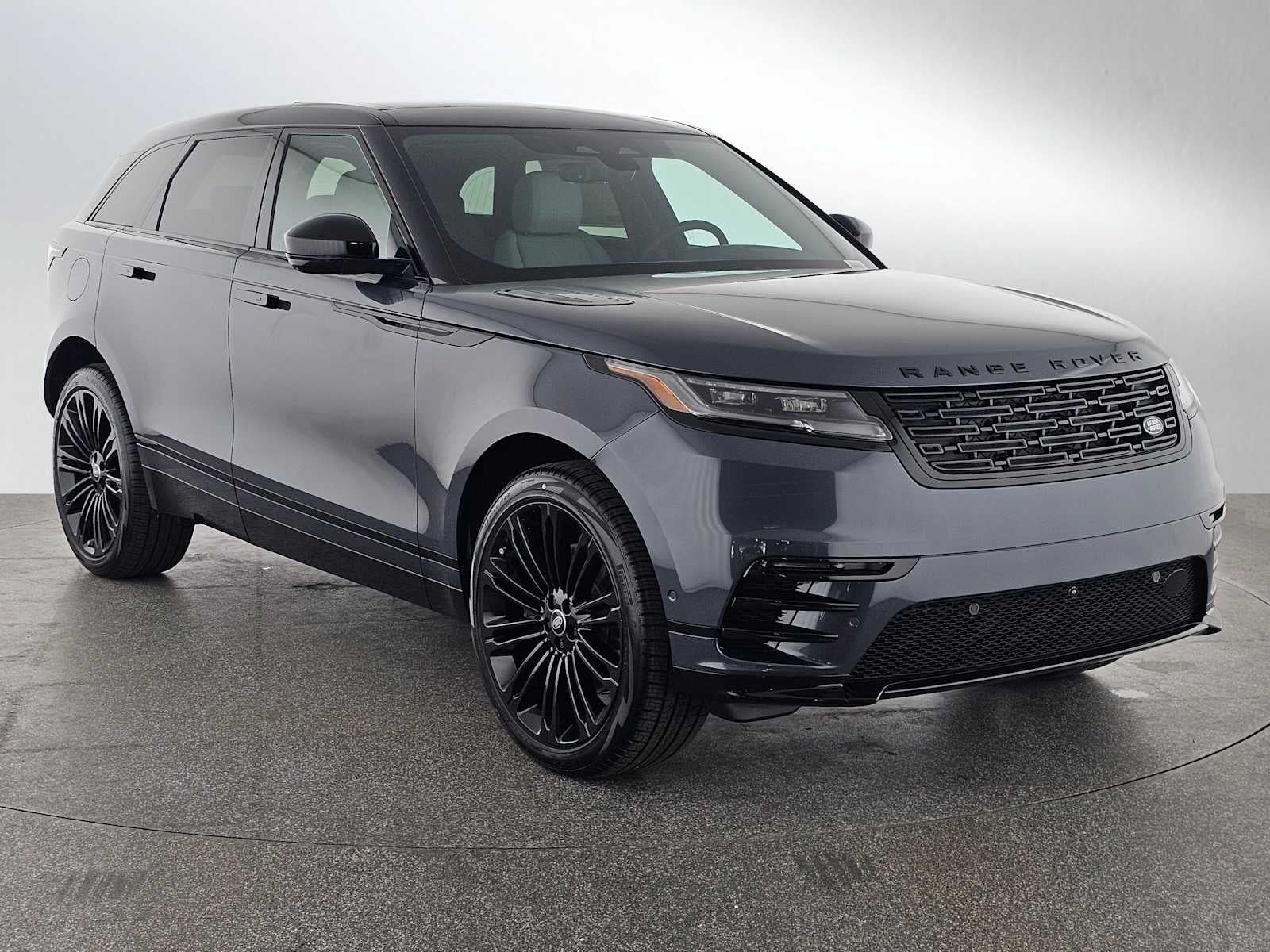 2026 Land Rover Range Rover Velar Dynamic SE