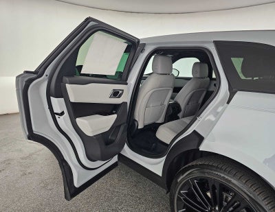 2026 Land Rover Range Rover Velar Belgravia Edition