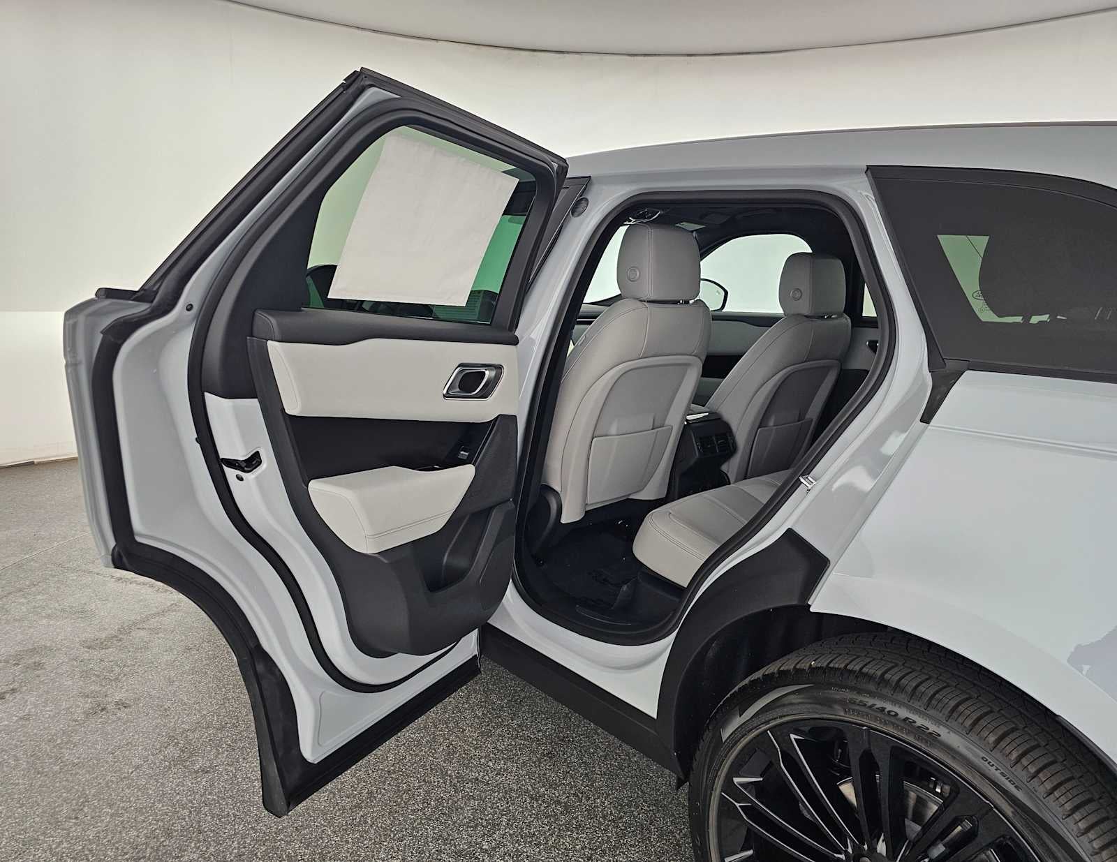 2026 Land Rover Range Rover Velar Belgravia Edition