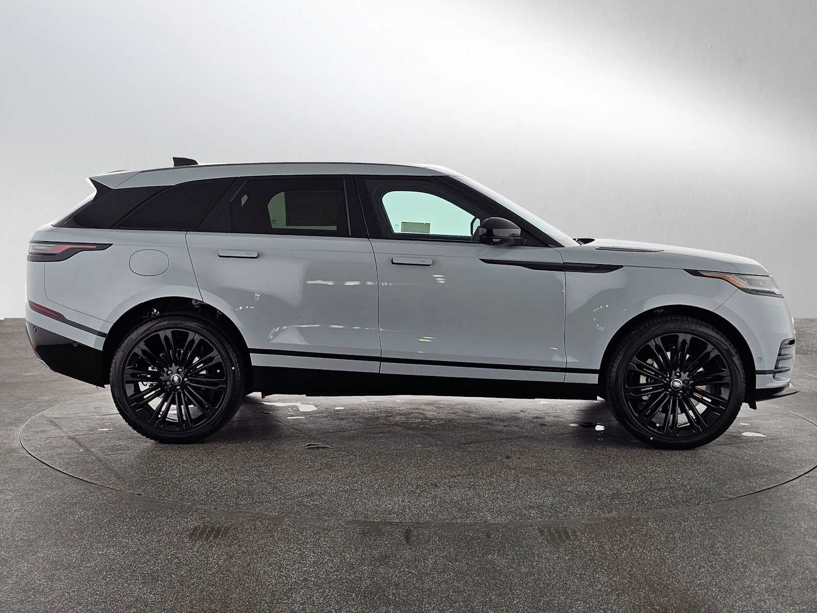 2026 Land Rover Range Rover Velar Belgravia Edition