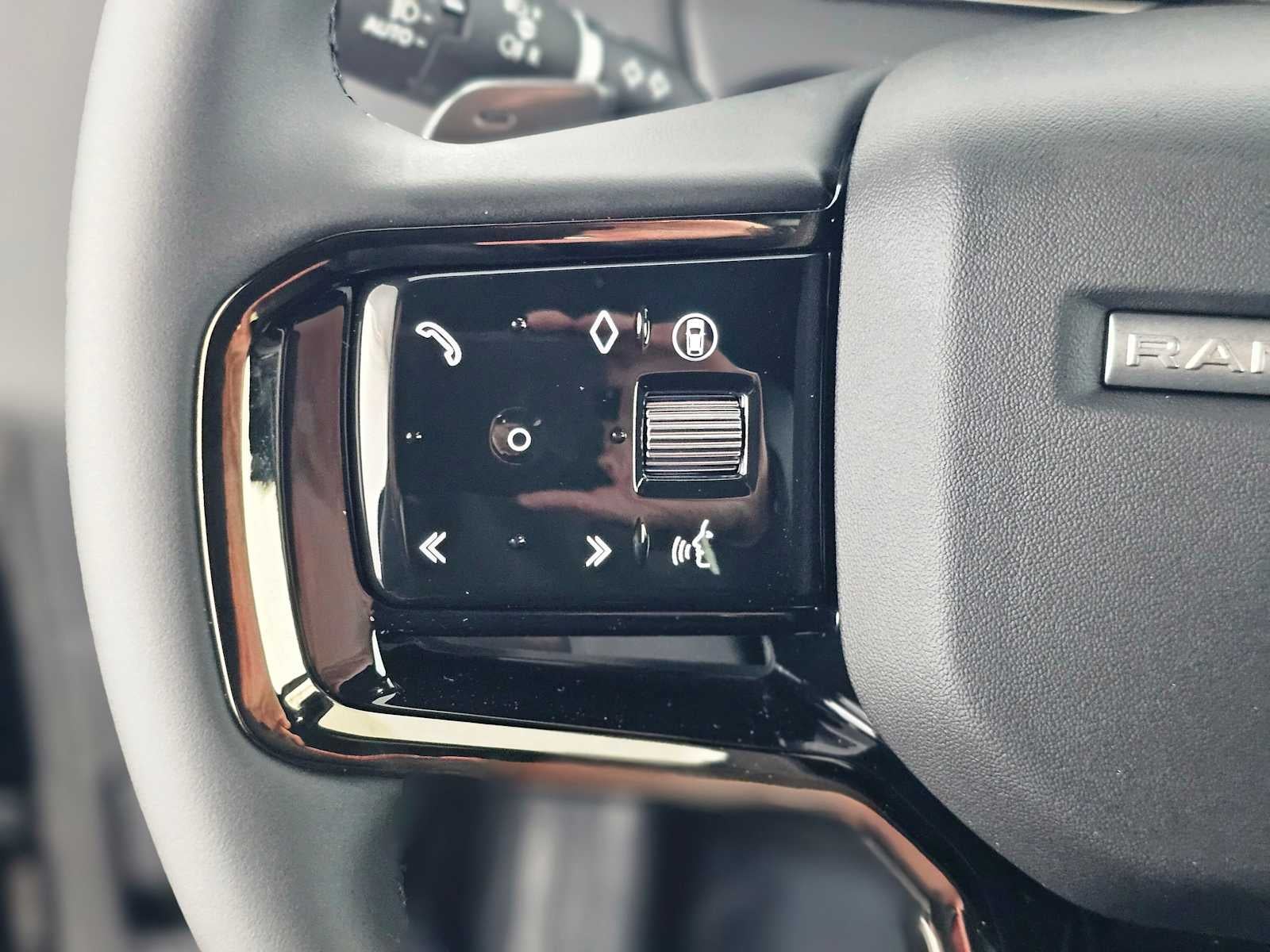 2026 Land Rover Range Rover Evoque Dynamic SE