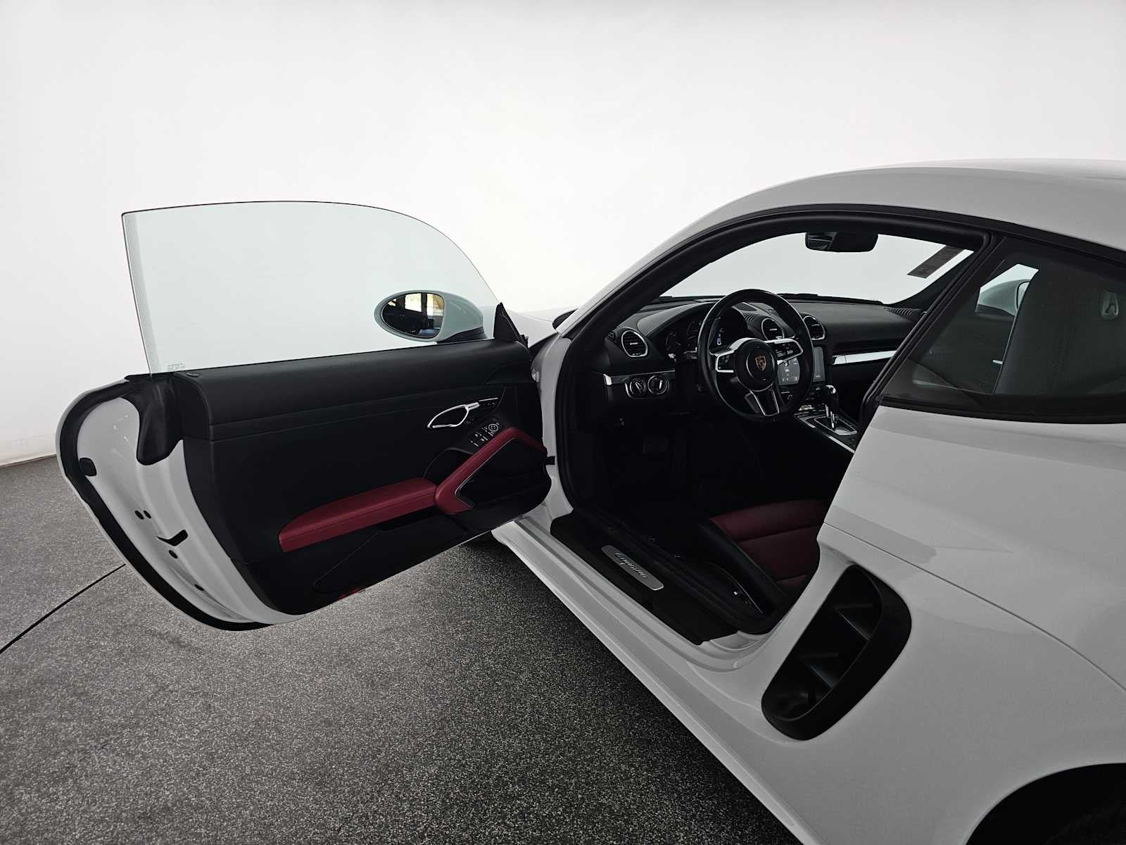 2022 Porsche 718 Cayman T