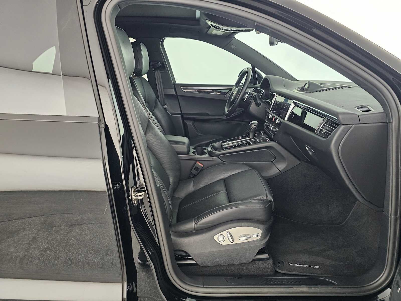 2023 Porsche Macan AWD