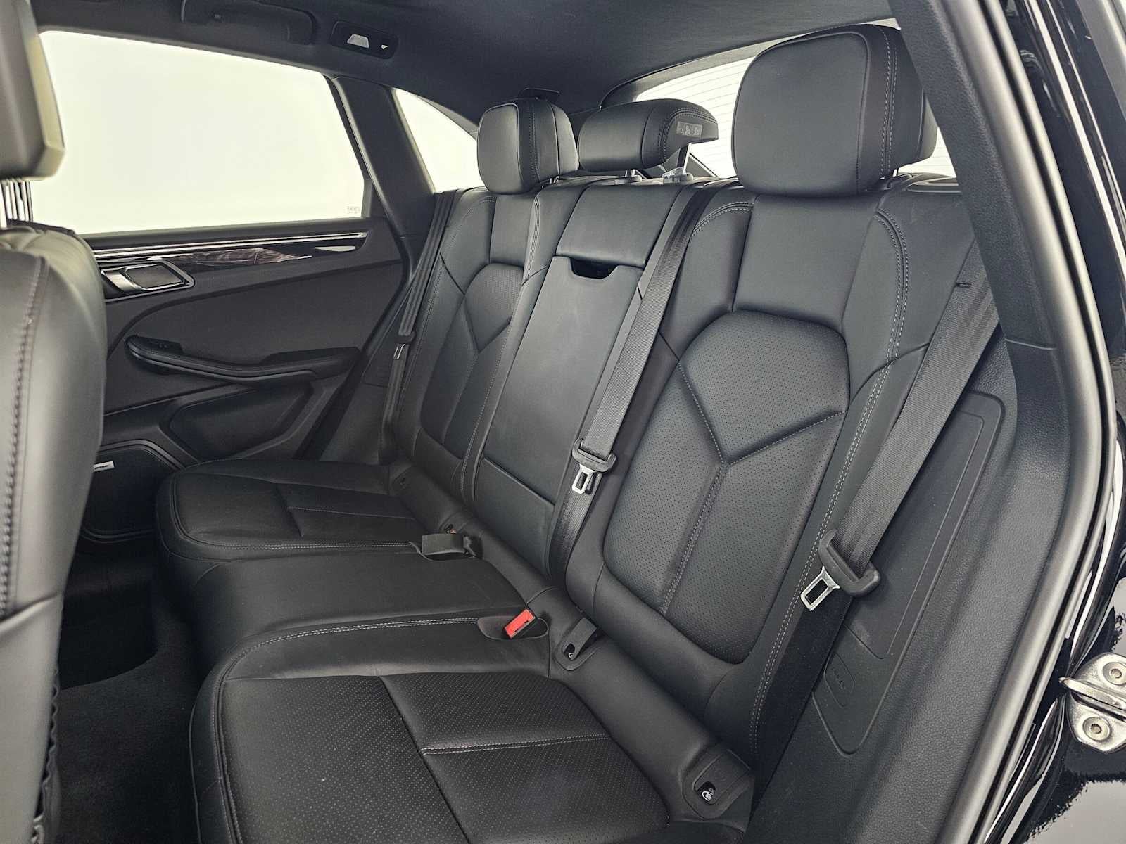 2023 Porsche Macan AWD