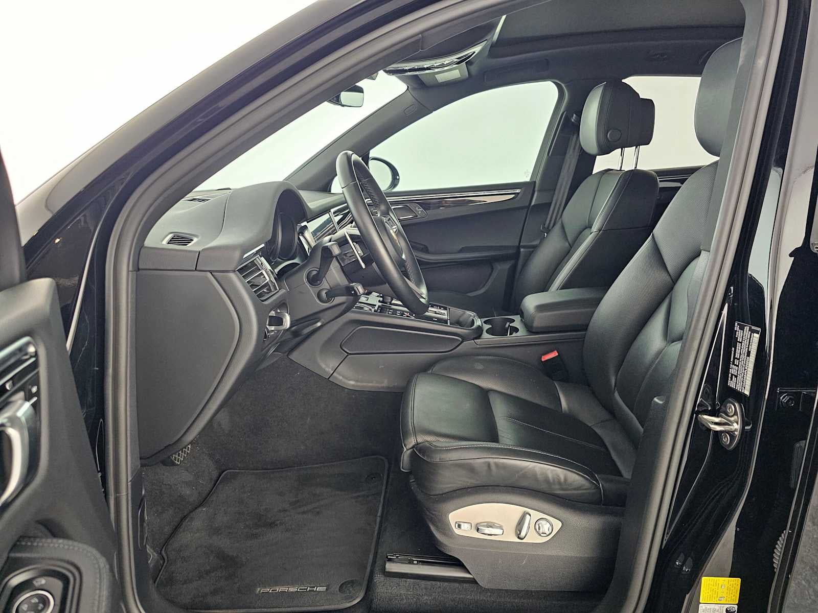 2023 Porsche Macan AWD
