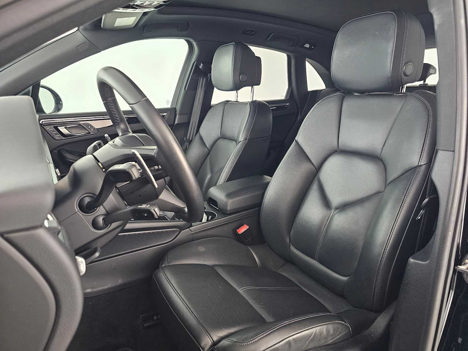 2023 Porsche Macan AWD
