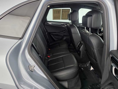 2025 Porsche Macan AWD