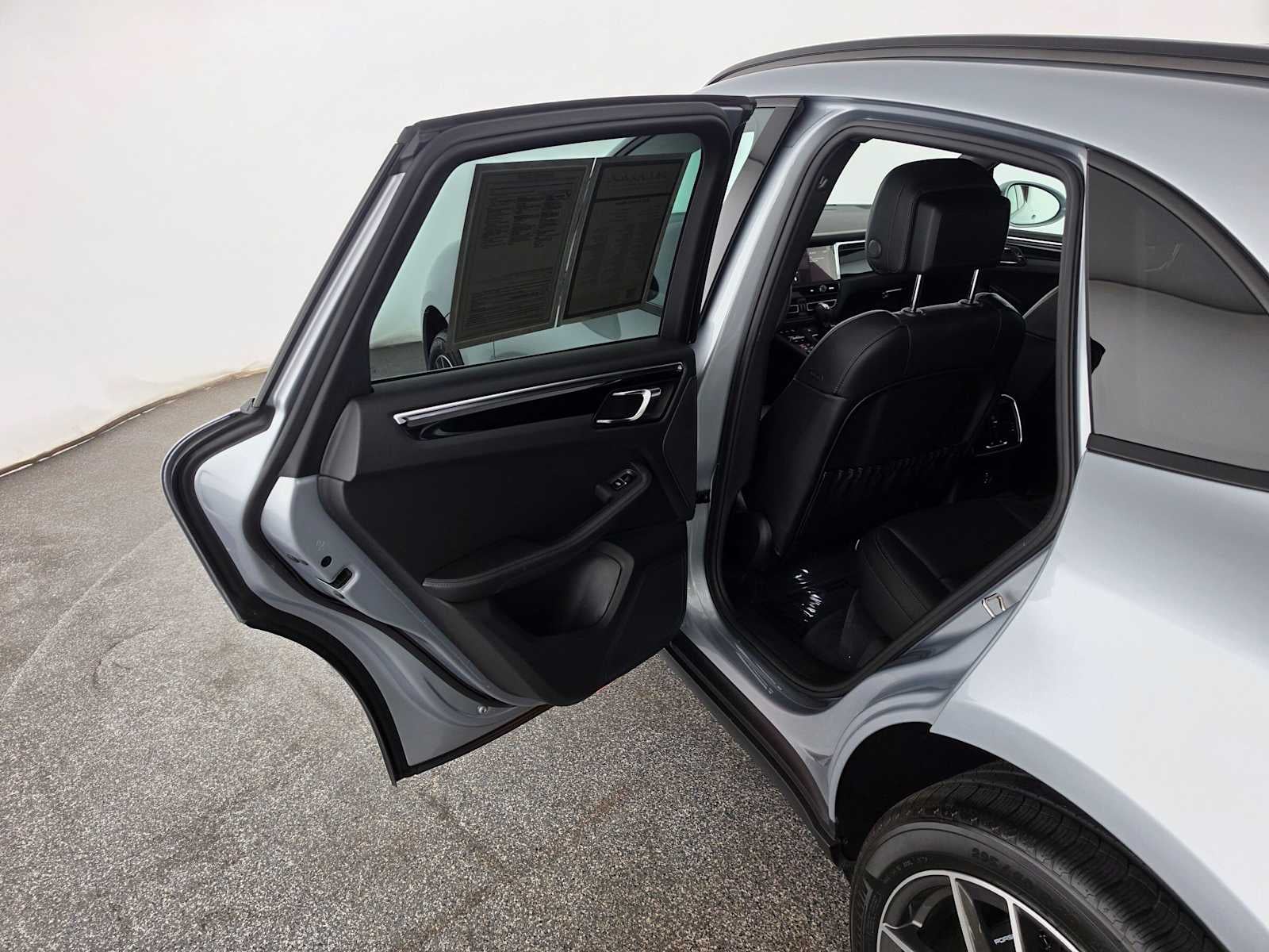 2025 Porsche Macan AWD