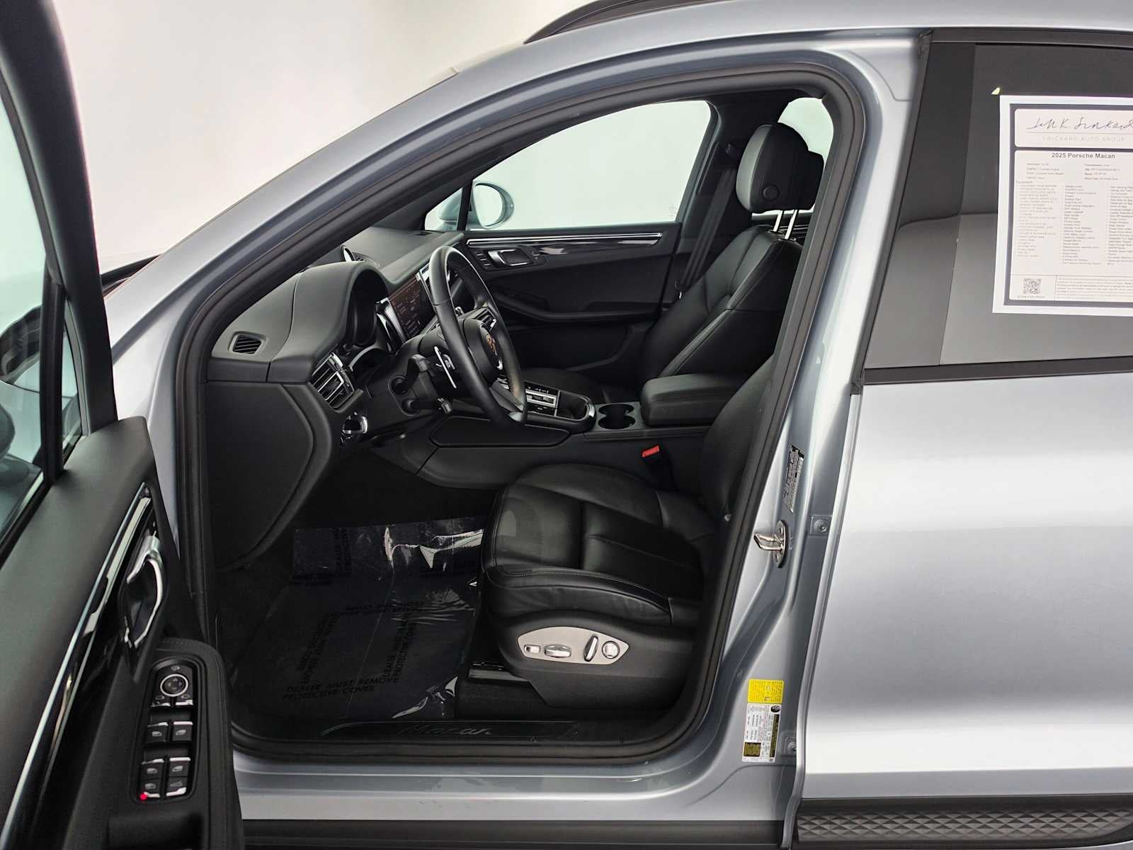 2025 Porsche Macan AWD