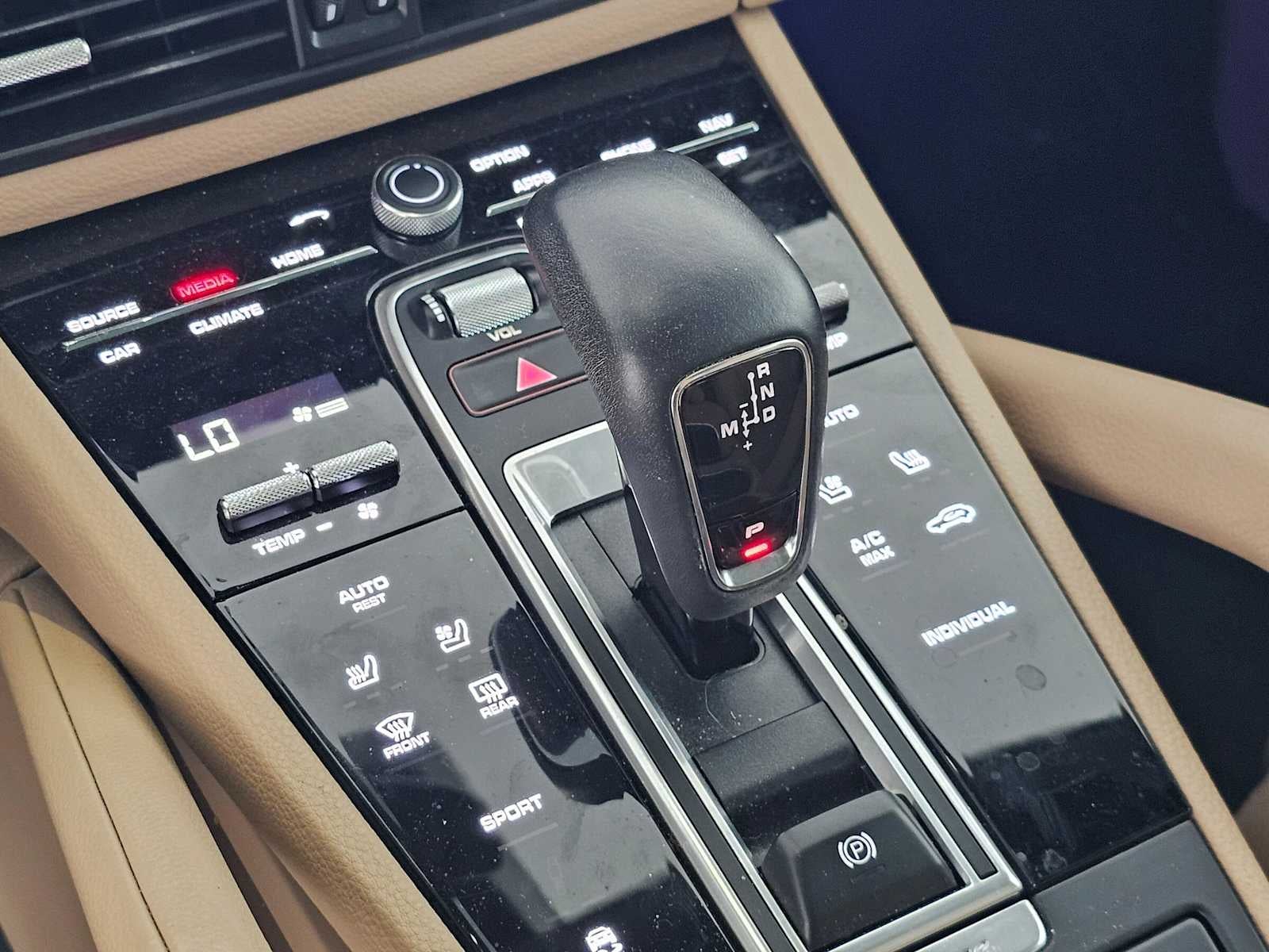 2023 Porsche Cayenne Platinum Edition