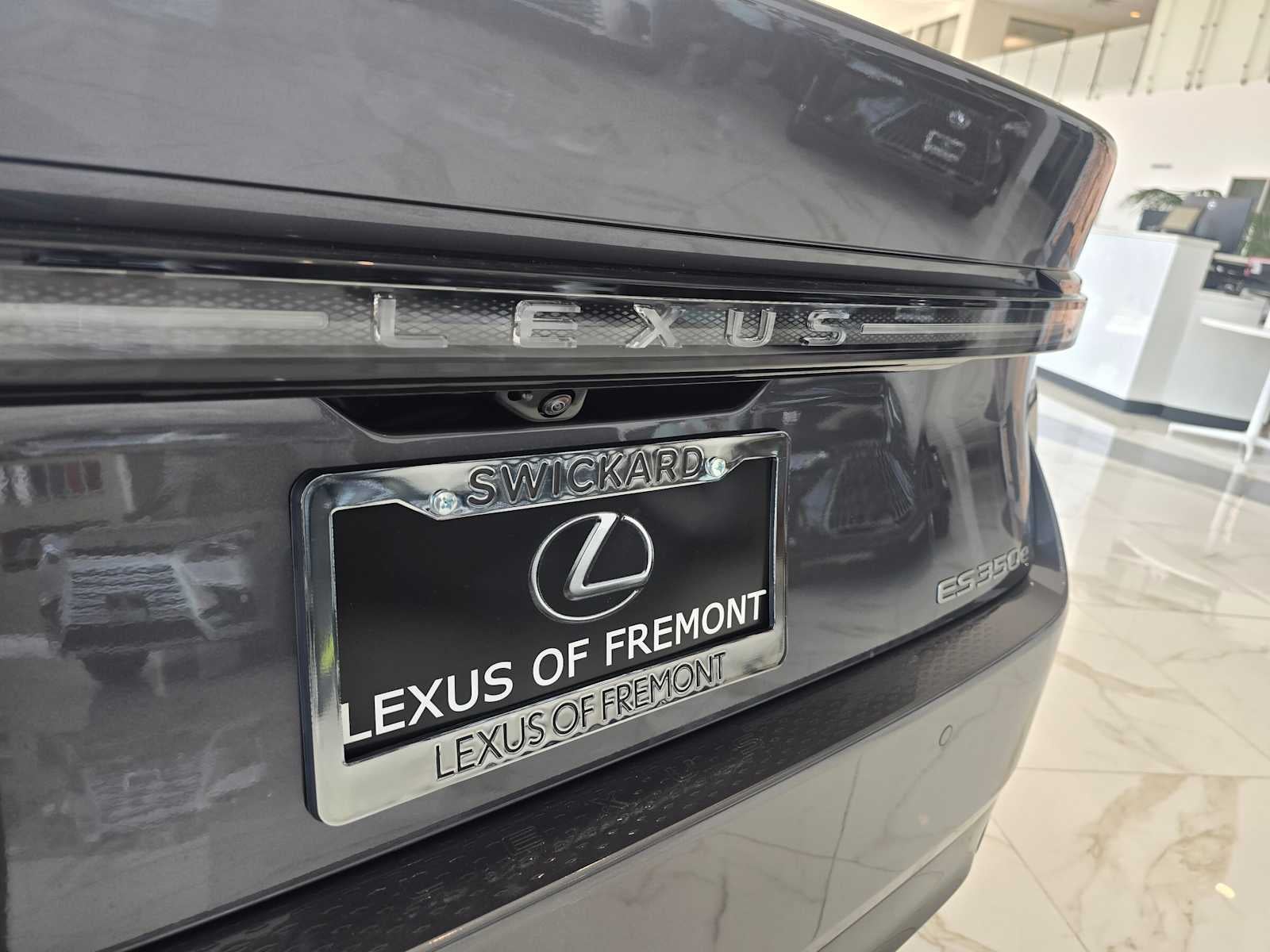 2026 Lexus ES 350e Premium