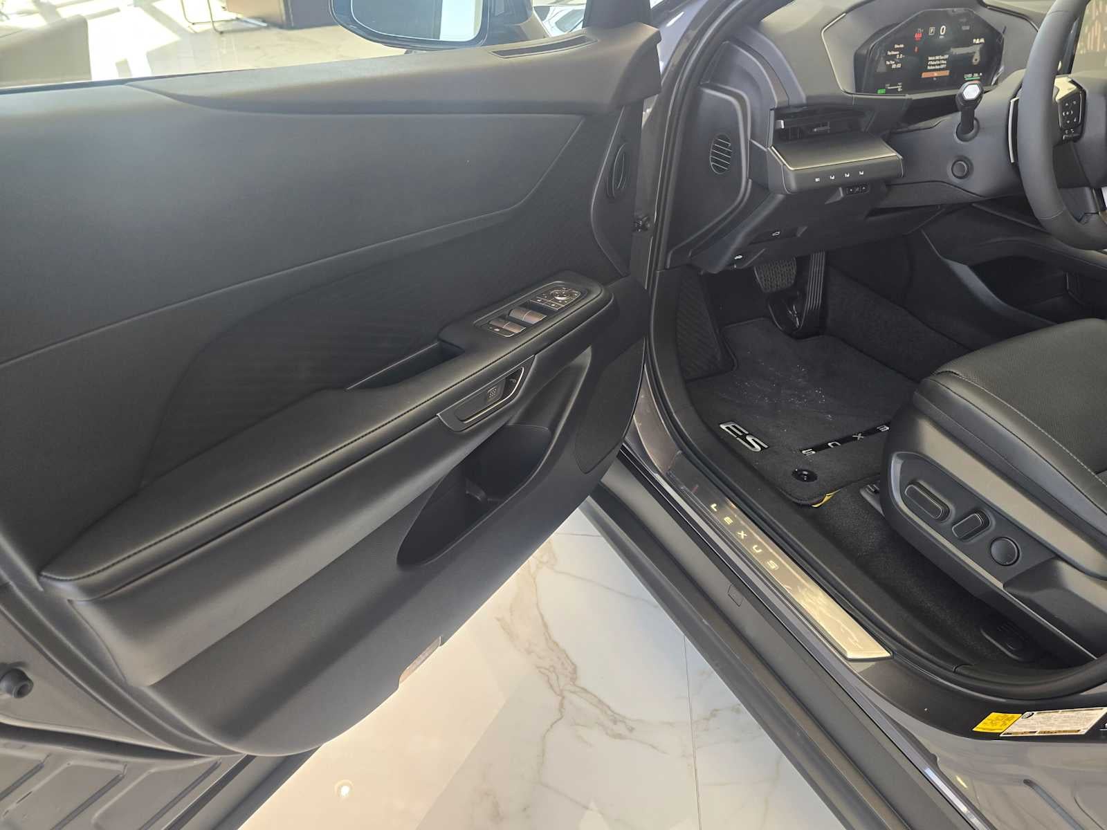 2026 Lexus ES 350e Premium