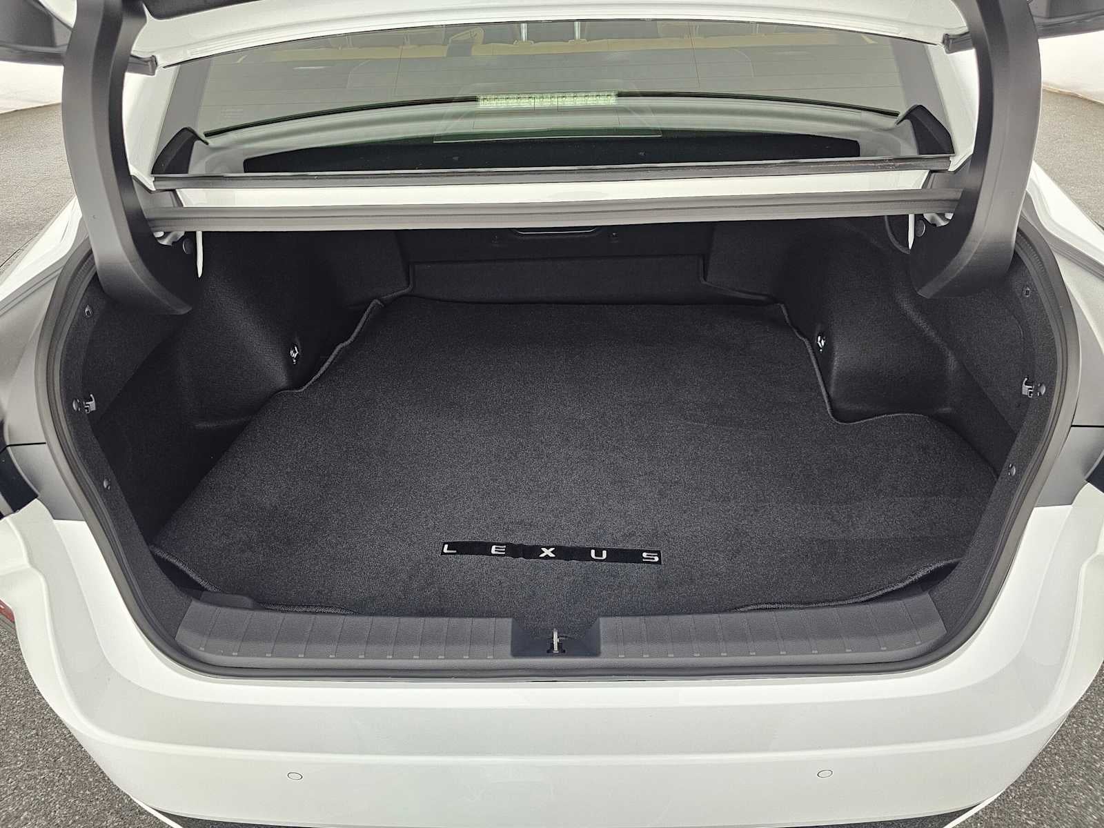 2026 Lexus ES 350e PREMIUM