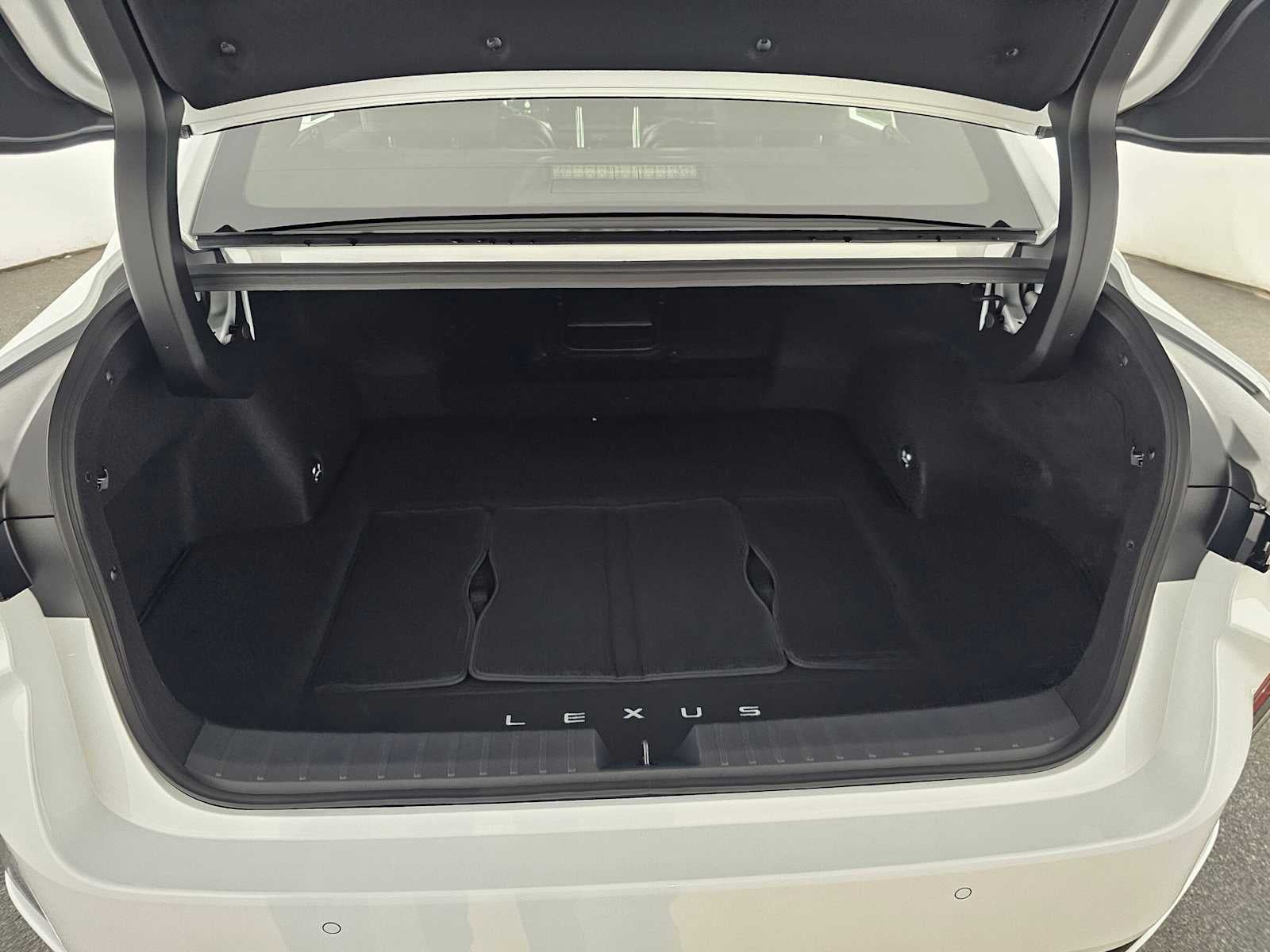 2026 Lexus ES 350e PREMIUM