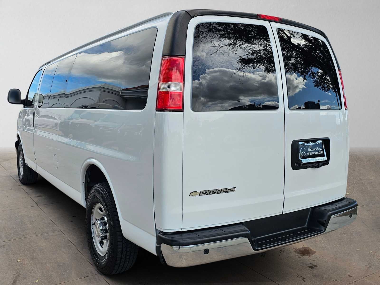 2022 Chevrolet Express Passenger LT