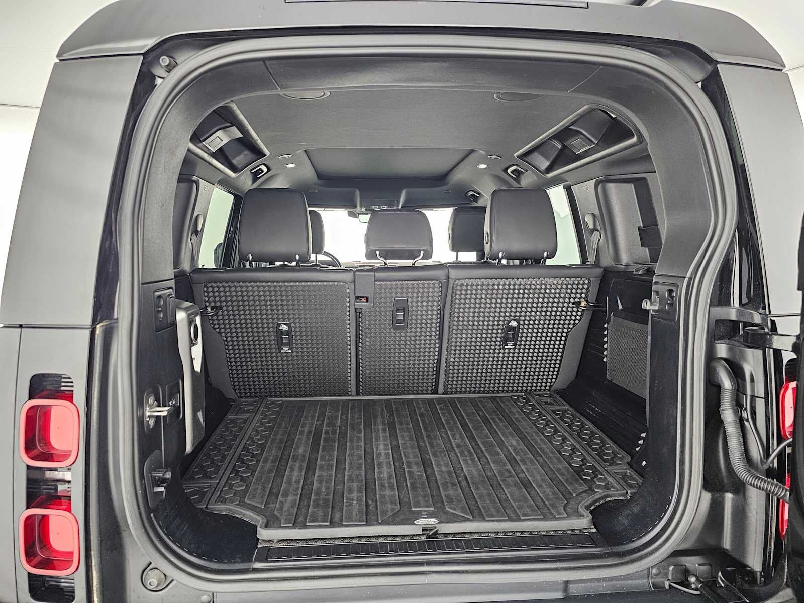 2022 Land Rover Defender X-Dynamic SE
