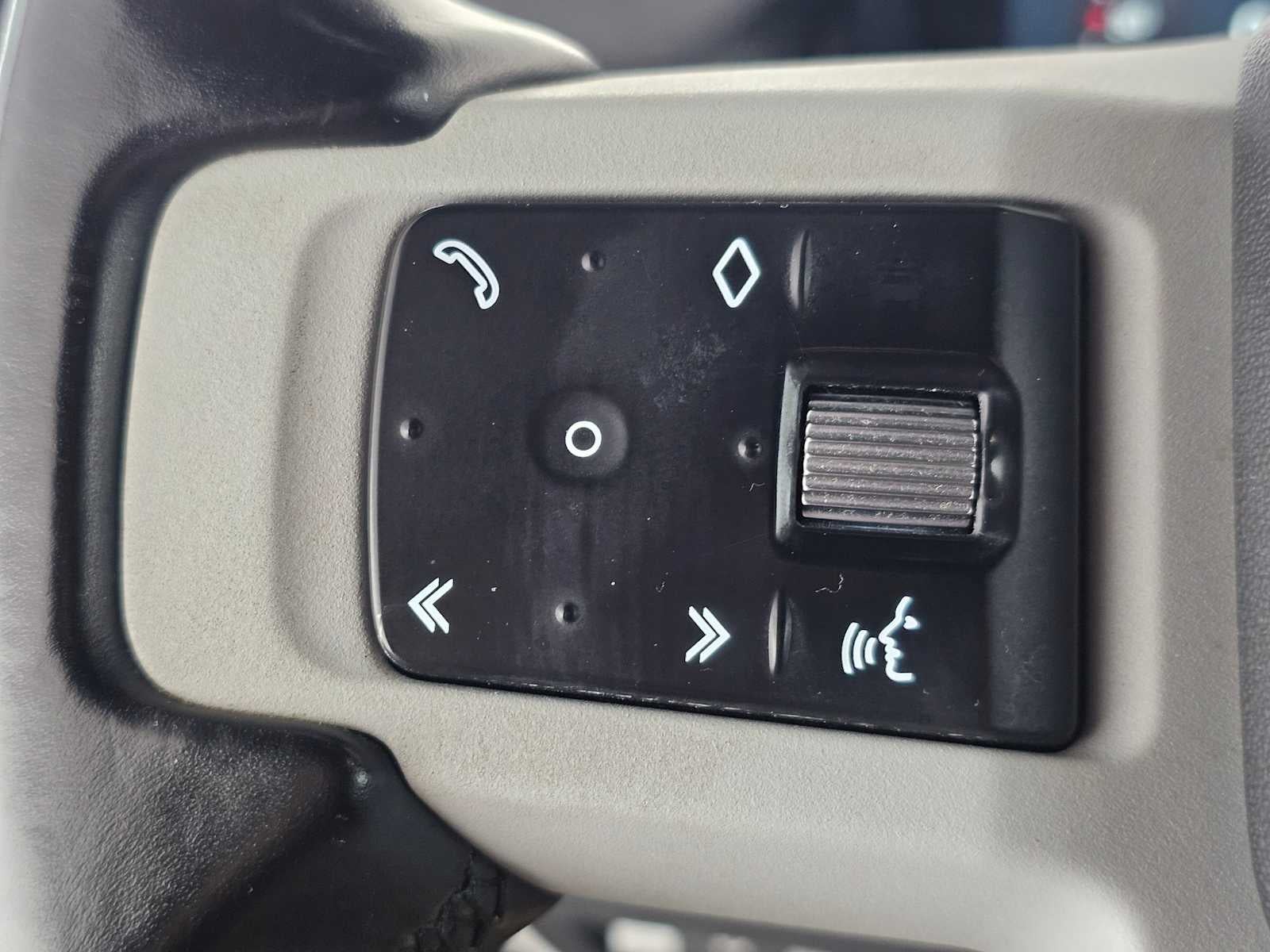2022 Land Rover Defender X-Dynamic SE