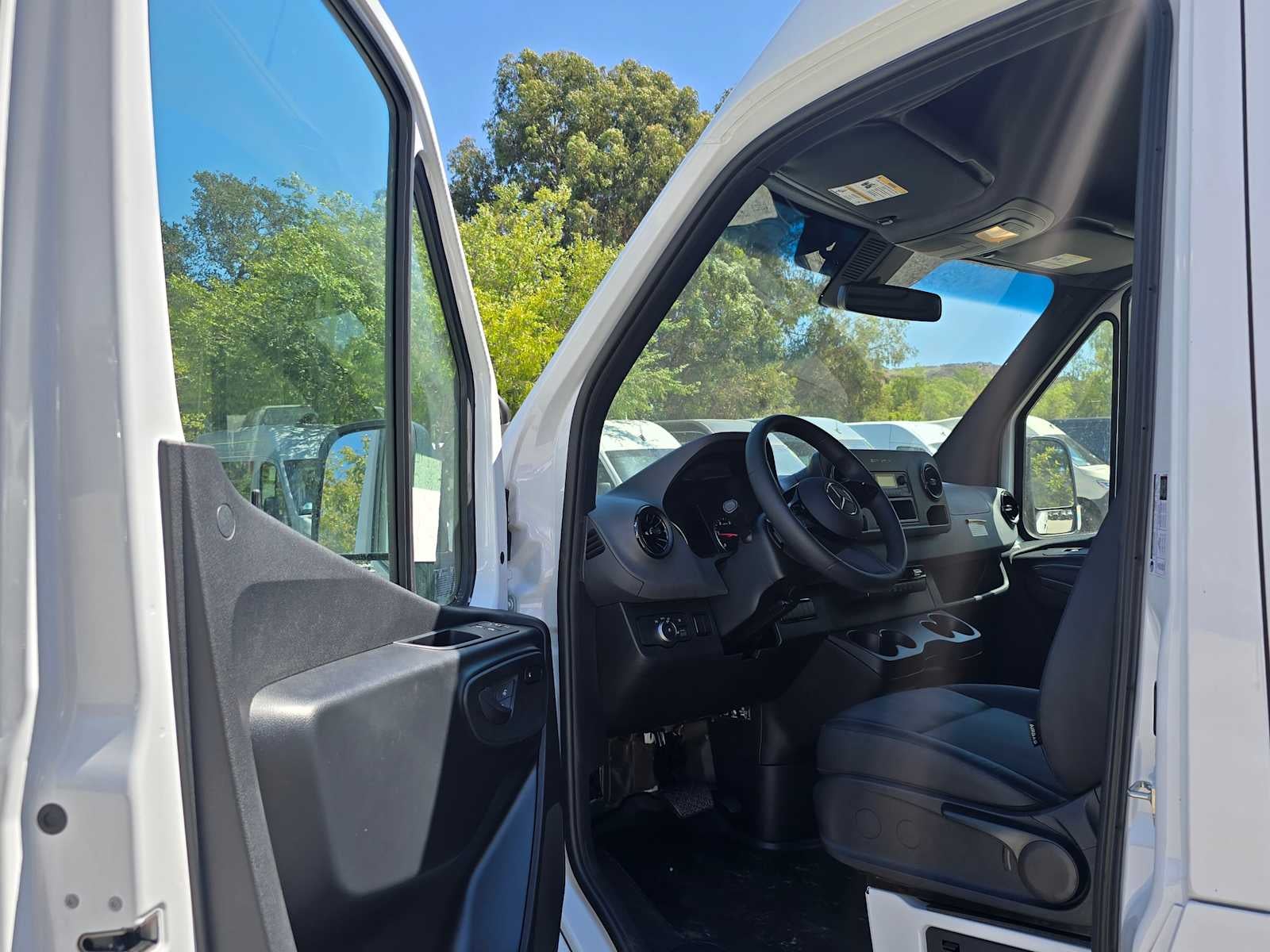 2025 Mercedes-Benz Sprinter 2500 Standard Roof I4 Diesel 144" RWD