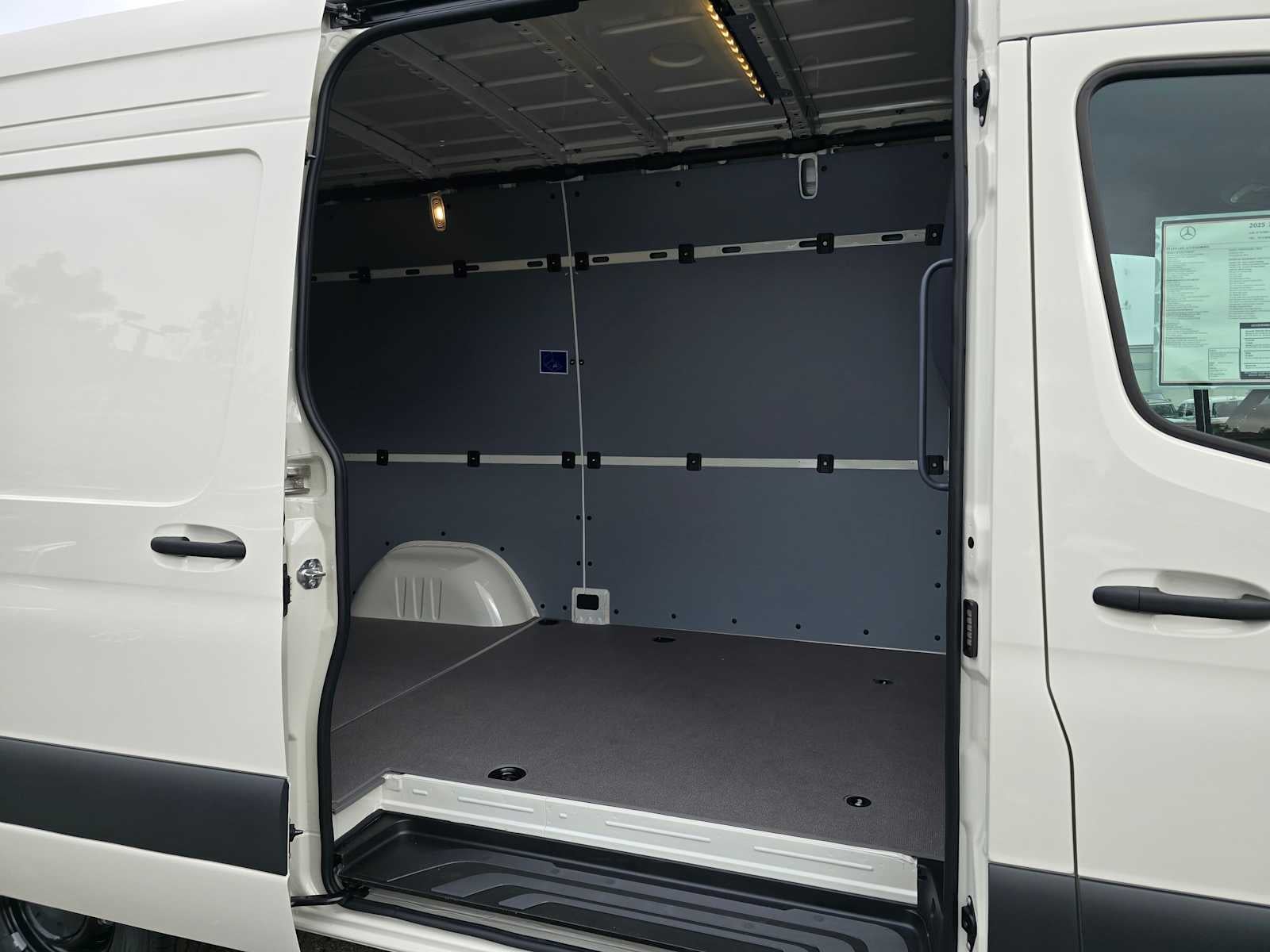 2025 Mercedes-Benz Sprinter 2500 Standard Roof I4 Diesel 144" RWD