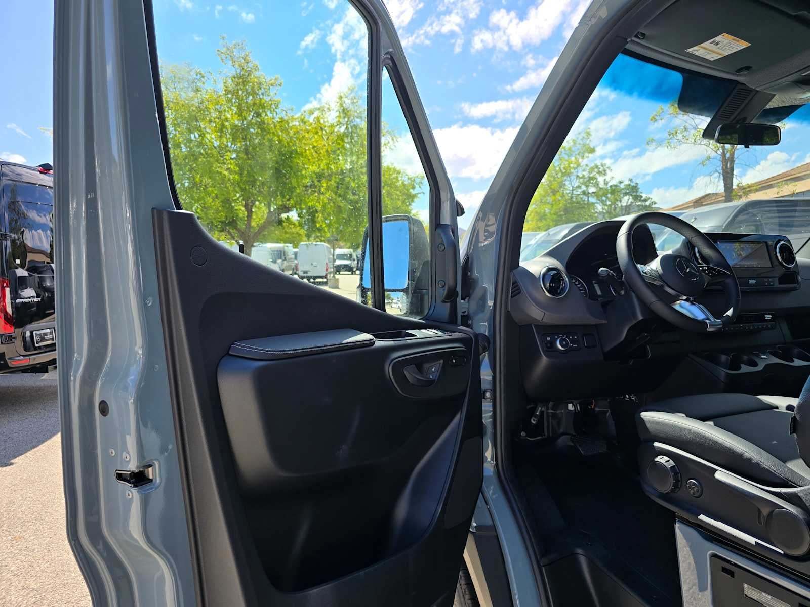 2025 Mercedes-Benz Sprinter 2500 Standard Roof I4 Diesel HO 144" RWD