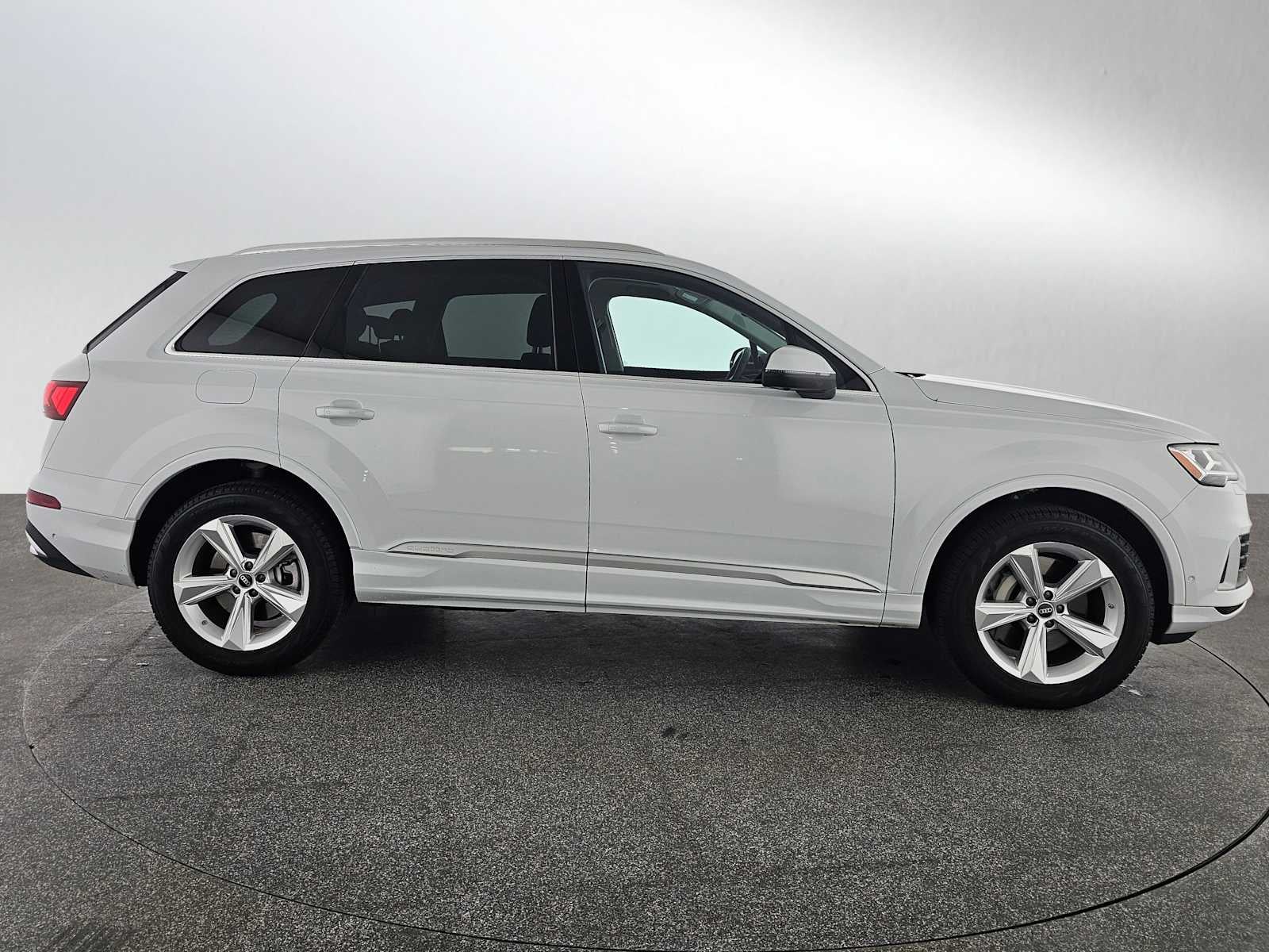 2023 Audi Q7 Premium Plus