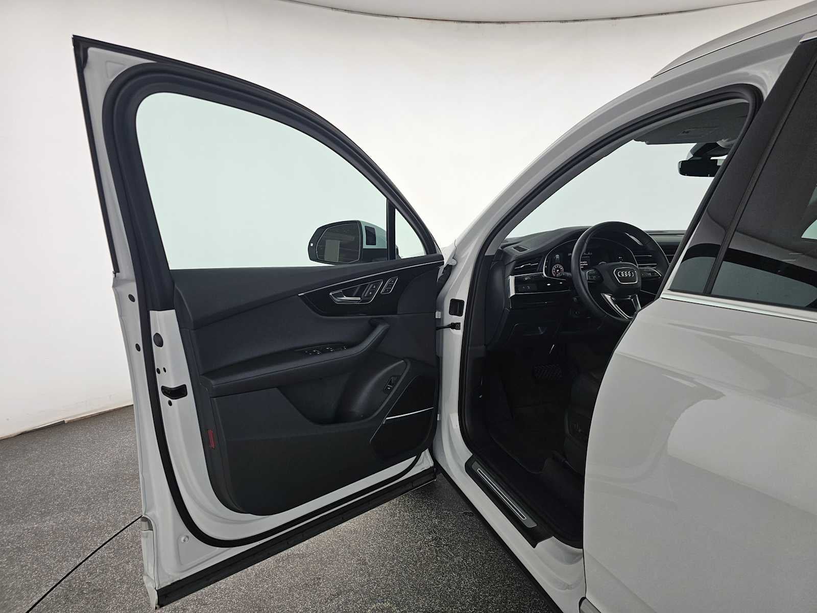 2023 Audi Q7 Premium Plus