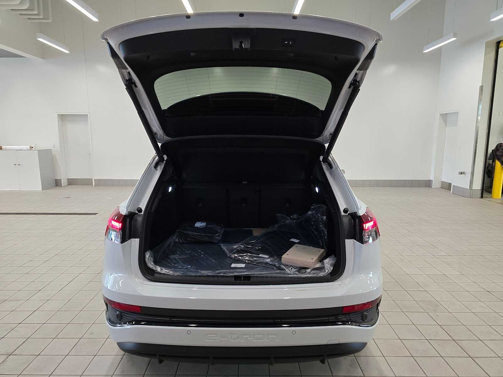 2024 Audi Q4 e-tron Base