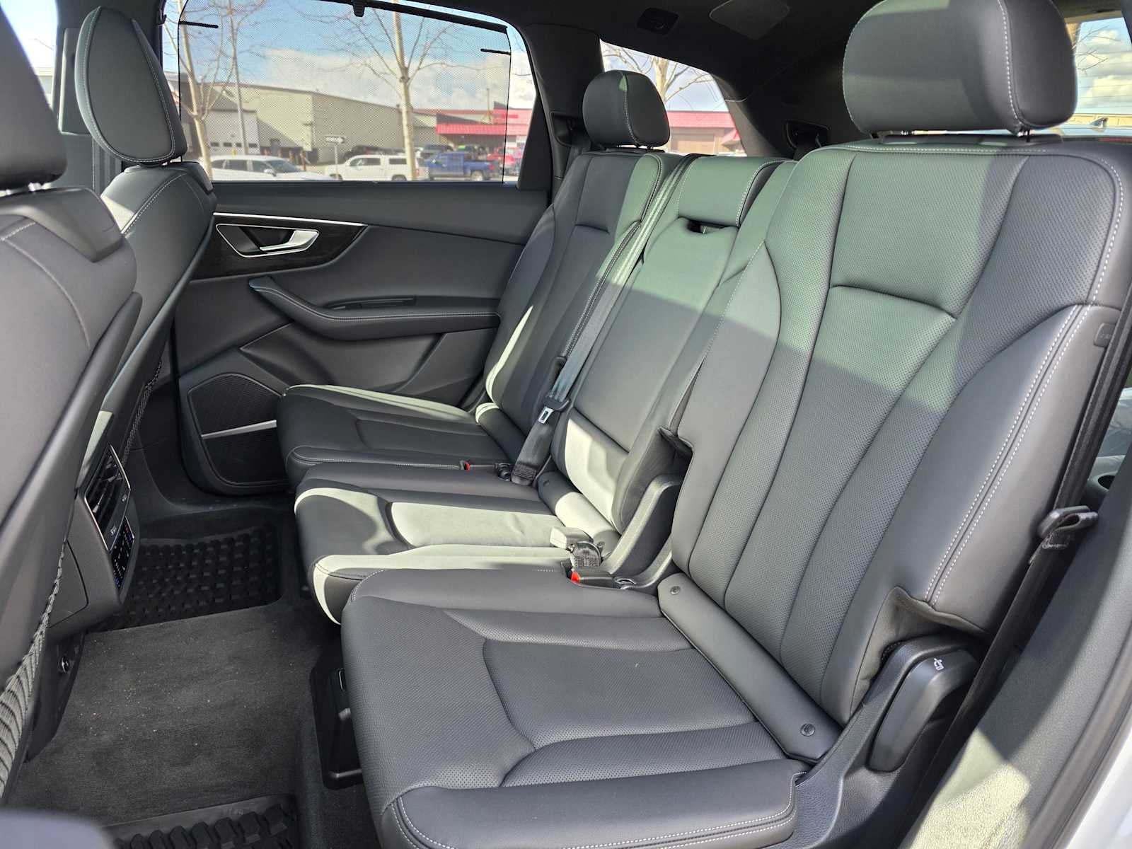 2025 Audi Q7 Base