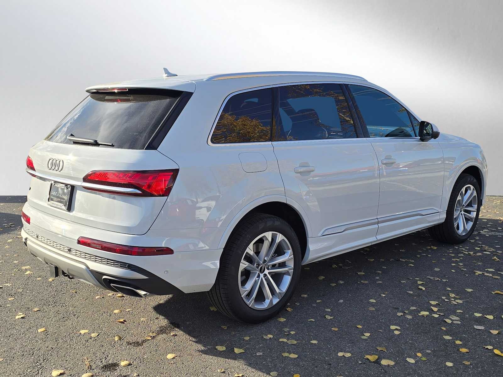 2025 Audi Q7 Base