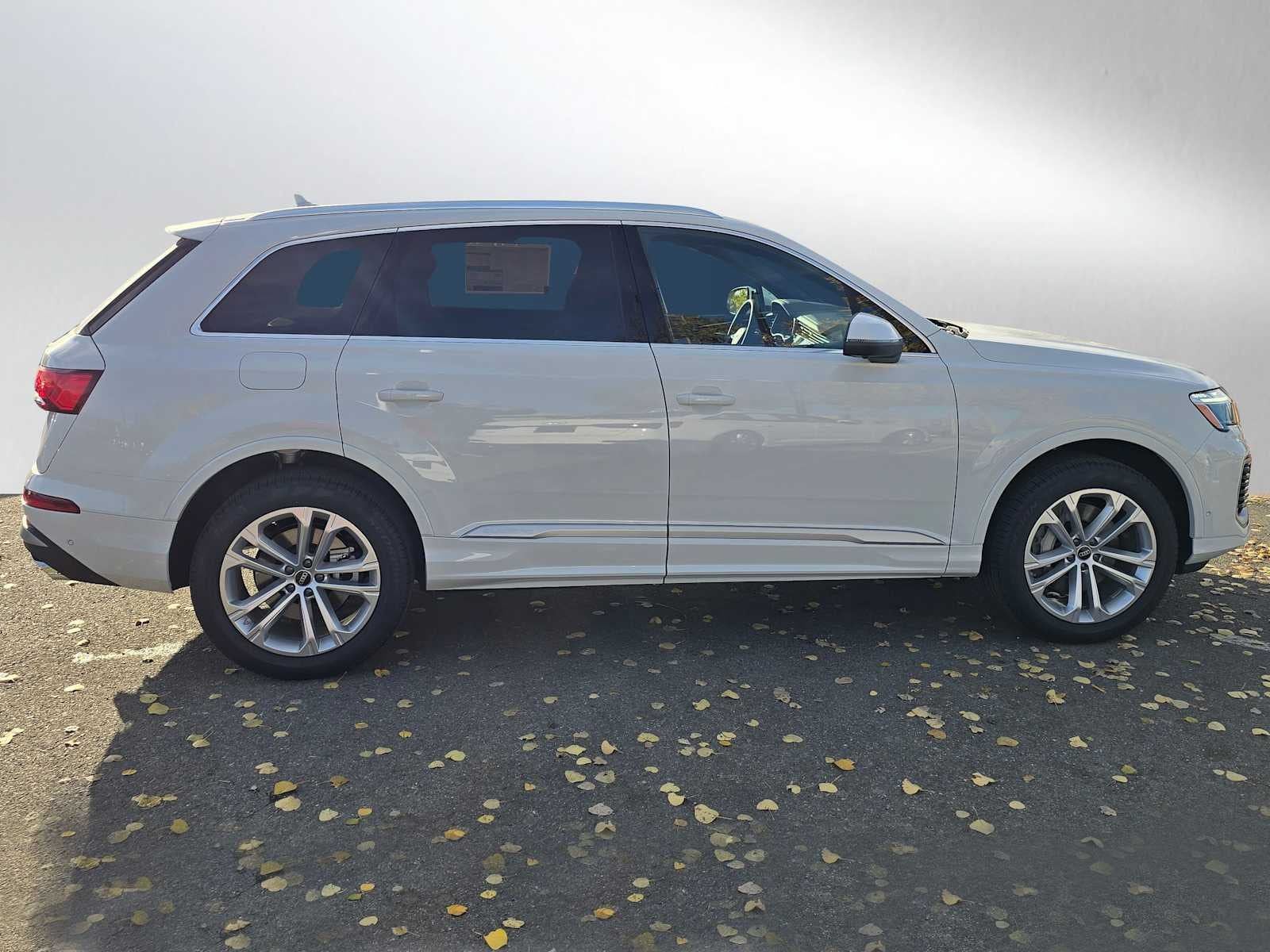 2025 Audi Q7 Base