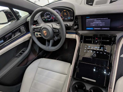 2025 Porsche Panamera 4