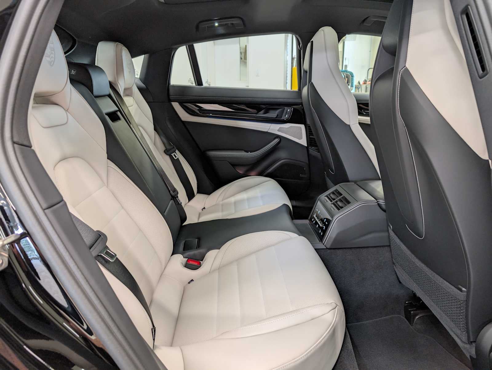 2025 Porsche Panamera 4