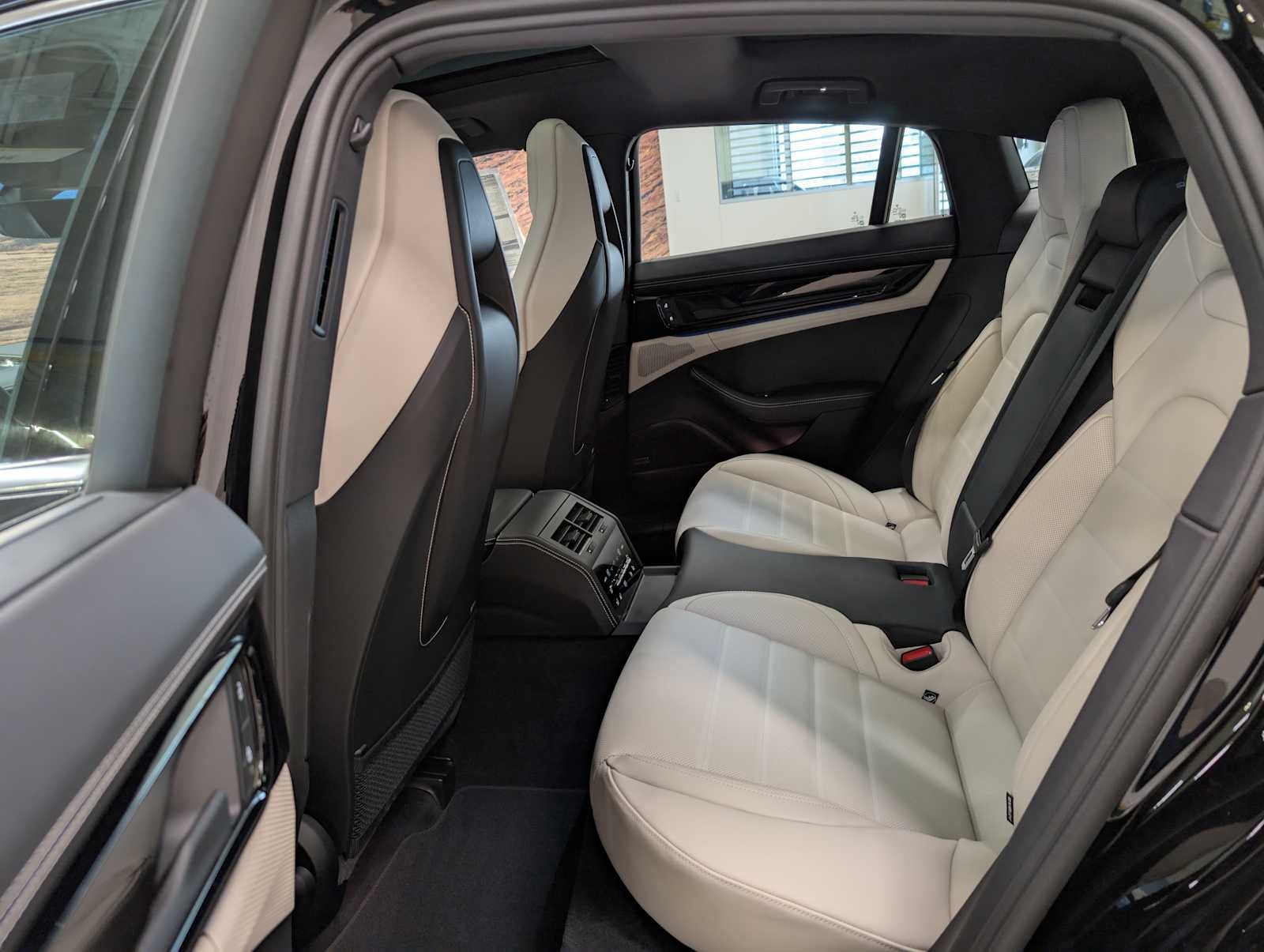 2025 Porsche Panamera 4