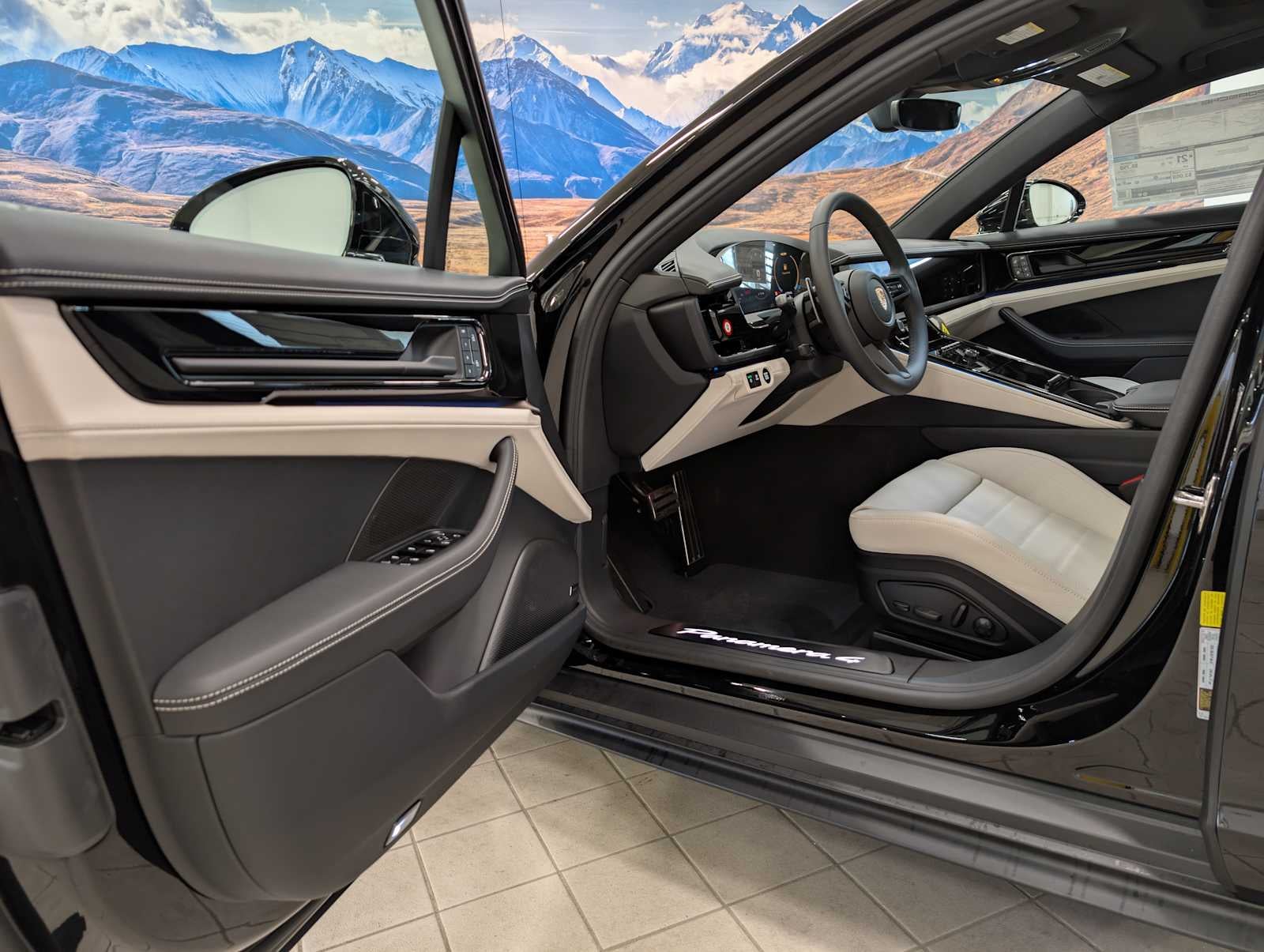 2025 Porsche Panamera 4